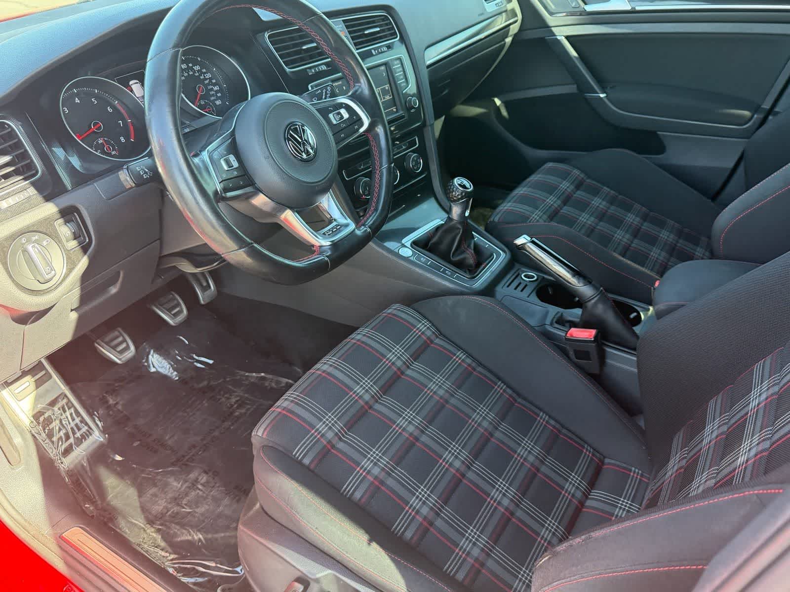Thumbnail: 2017 Volkswagen Golf - 17