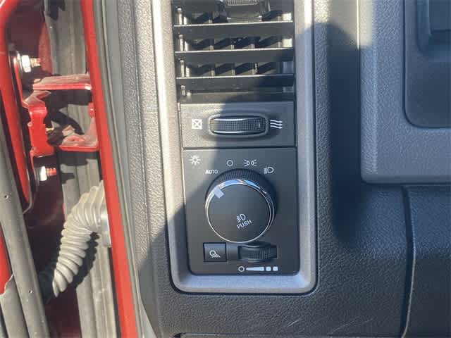 Thumbnail: 2019 RAM 1500 Classic - 28
