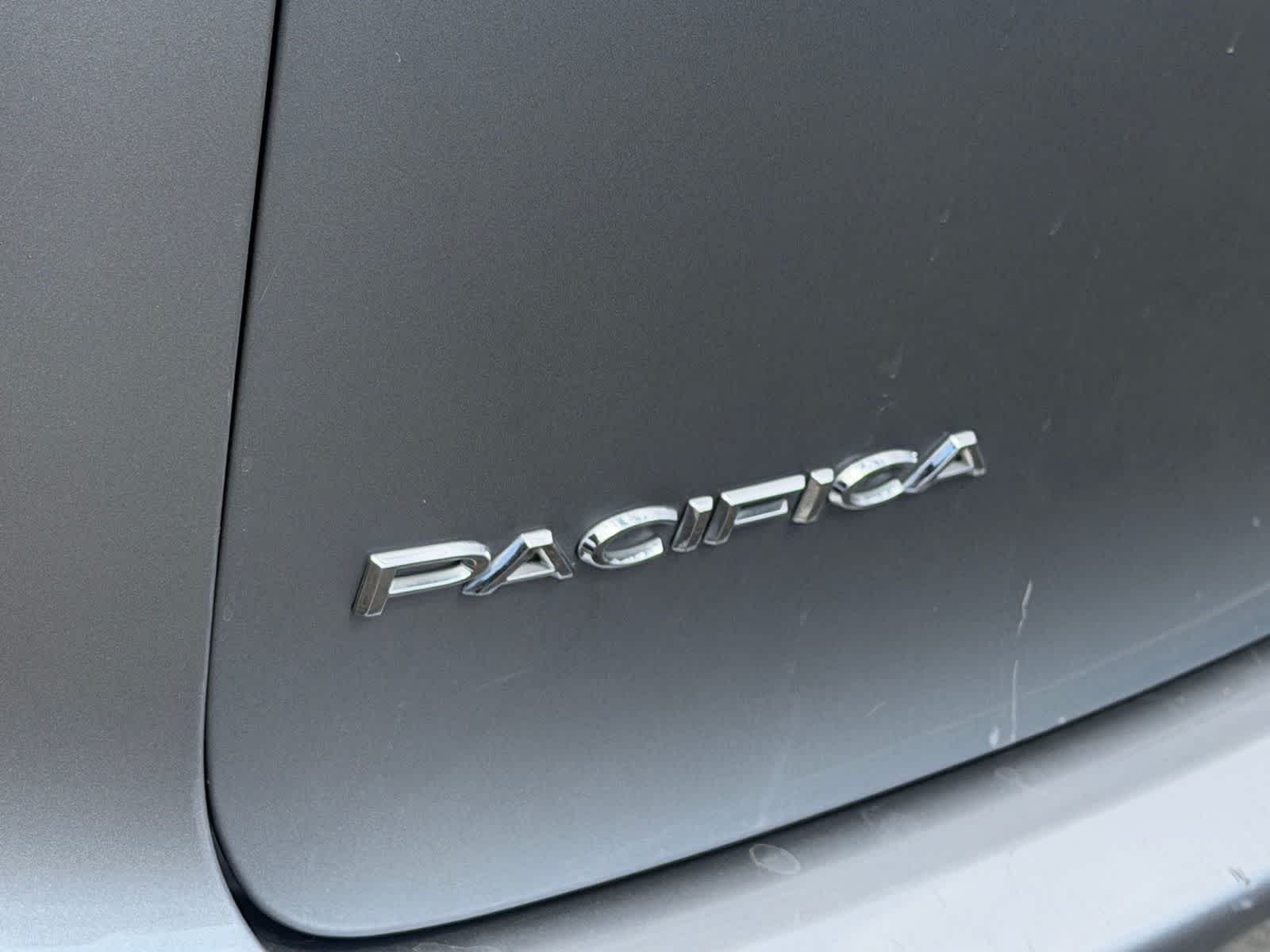 Thumbnail: 2020 Chrysler Pacifica - 10