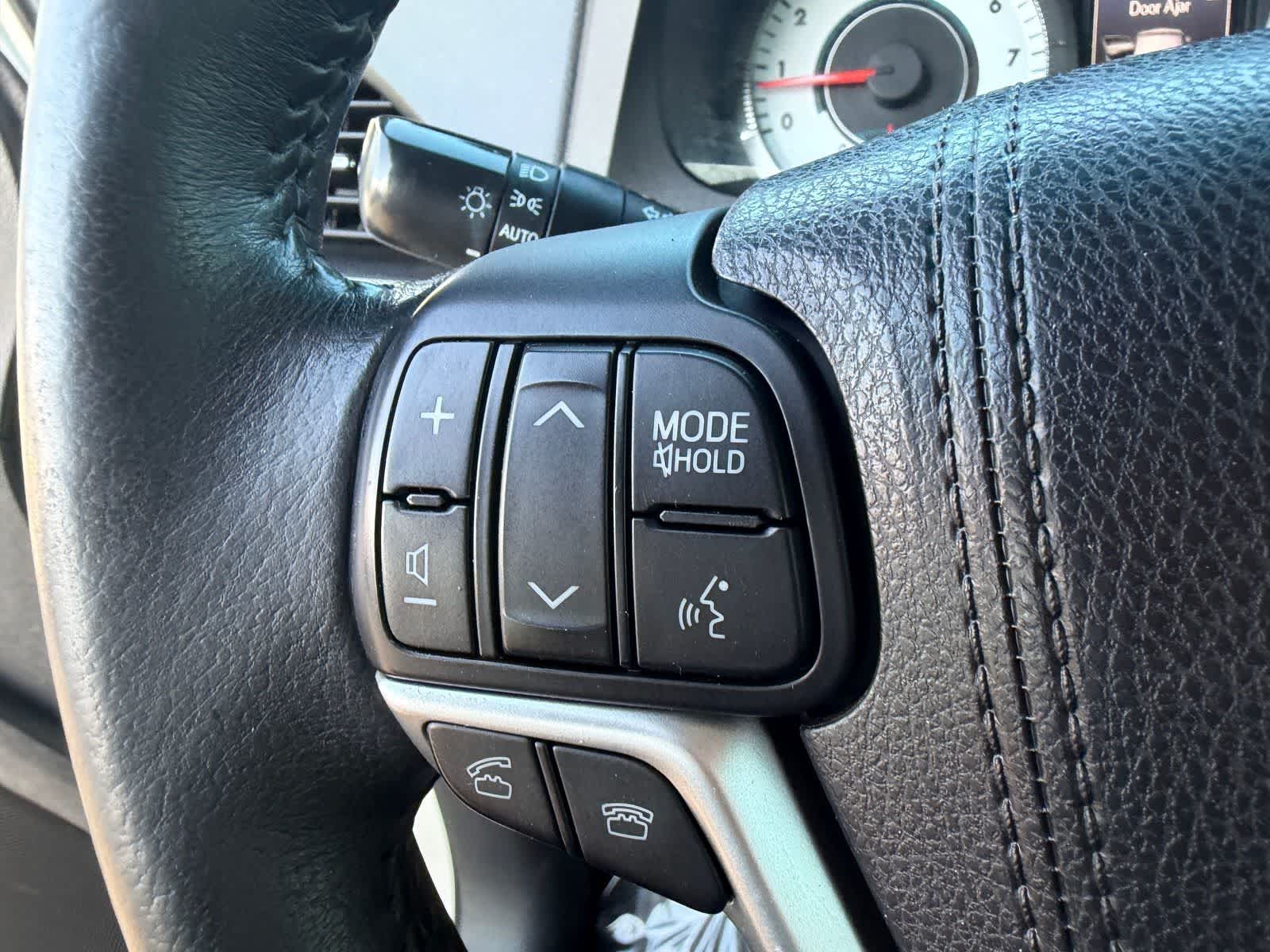 Thumbnail: 2015 Toyota Sienna - 19