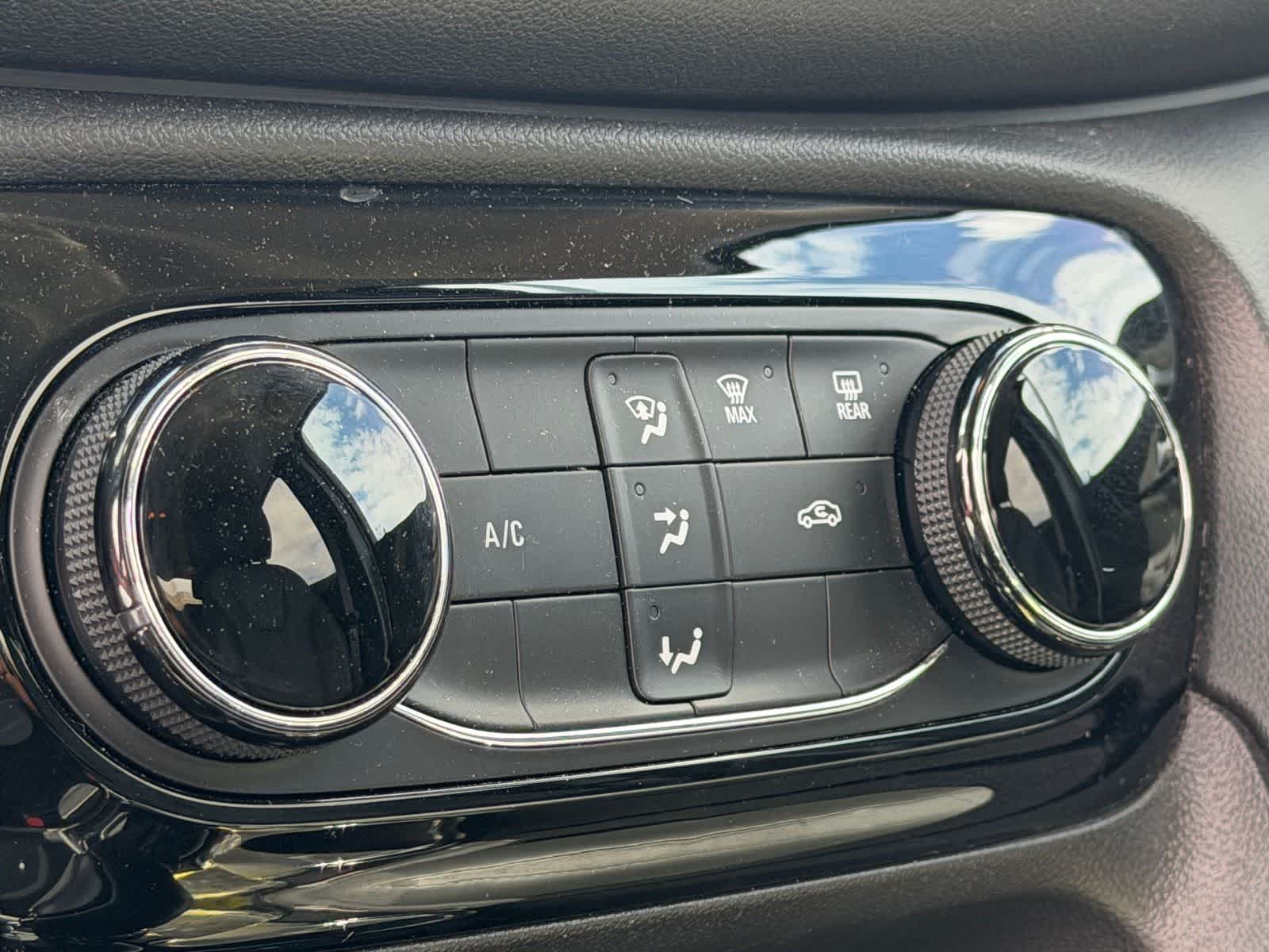 Thumbnail: 2022 Buick Encore GX - 16