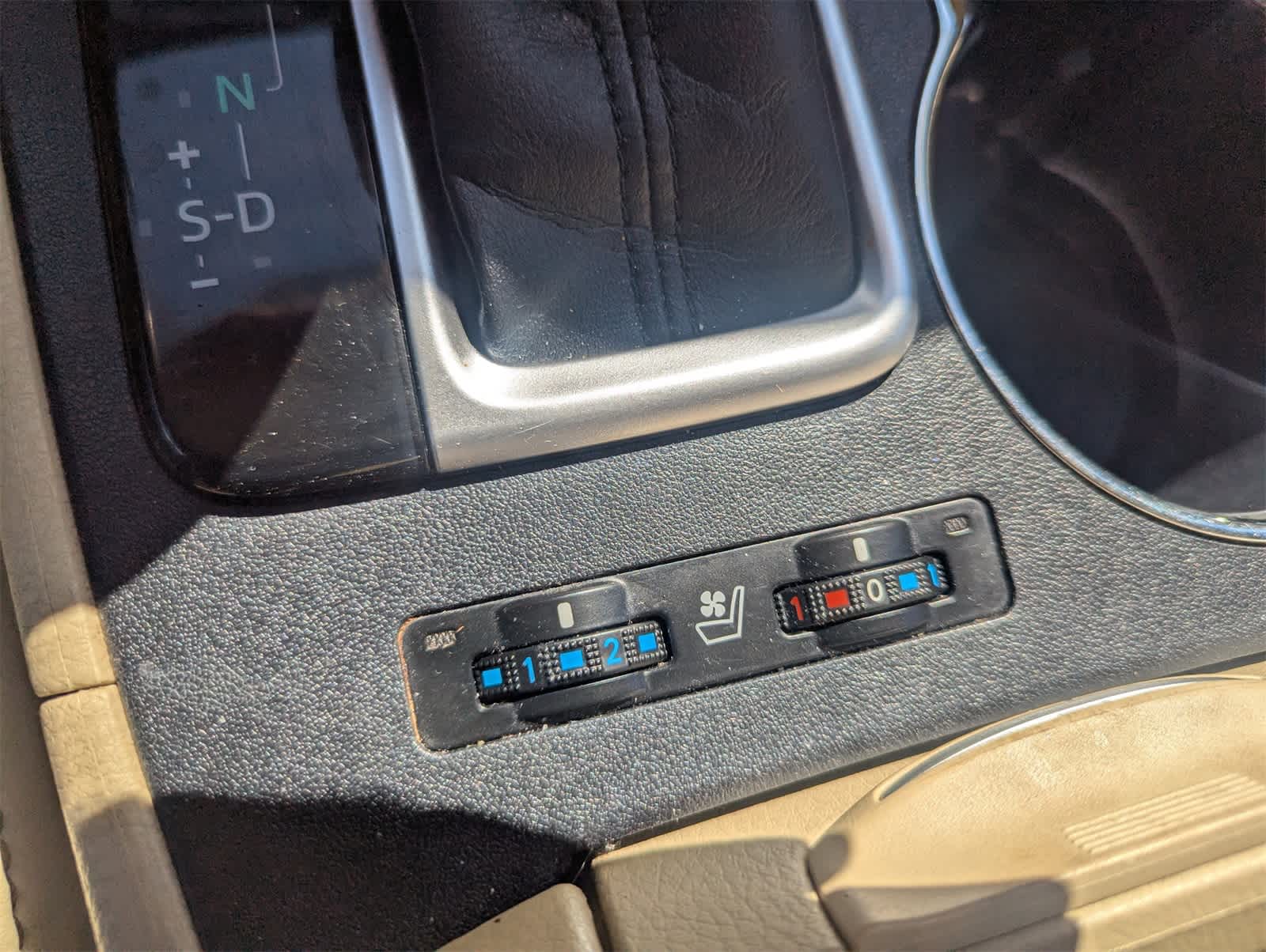 Thumbnail: 2016 Toyota Highlander - 19