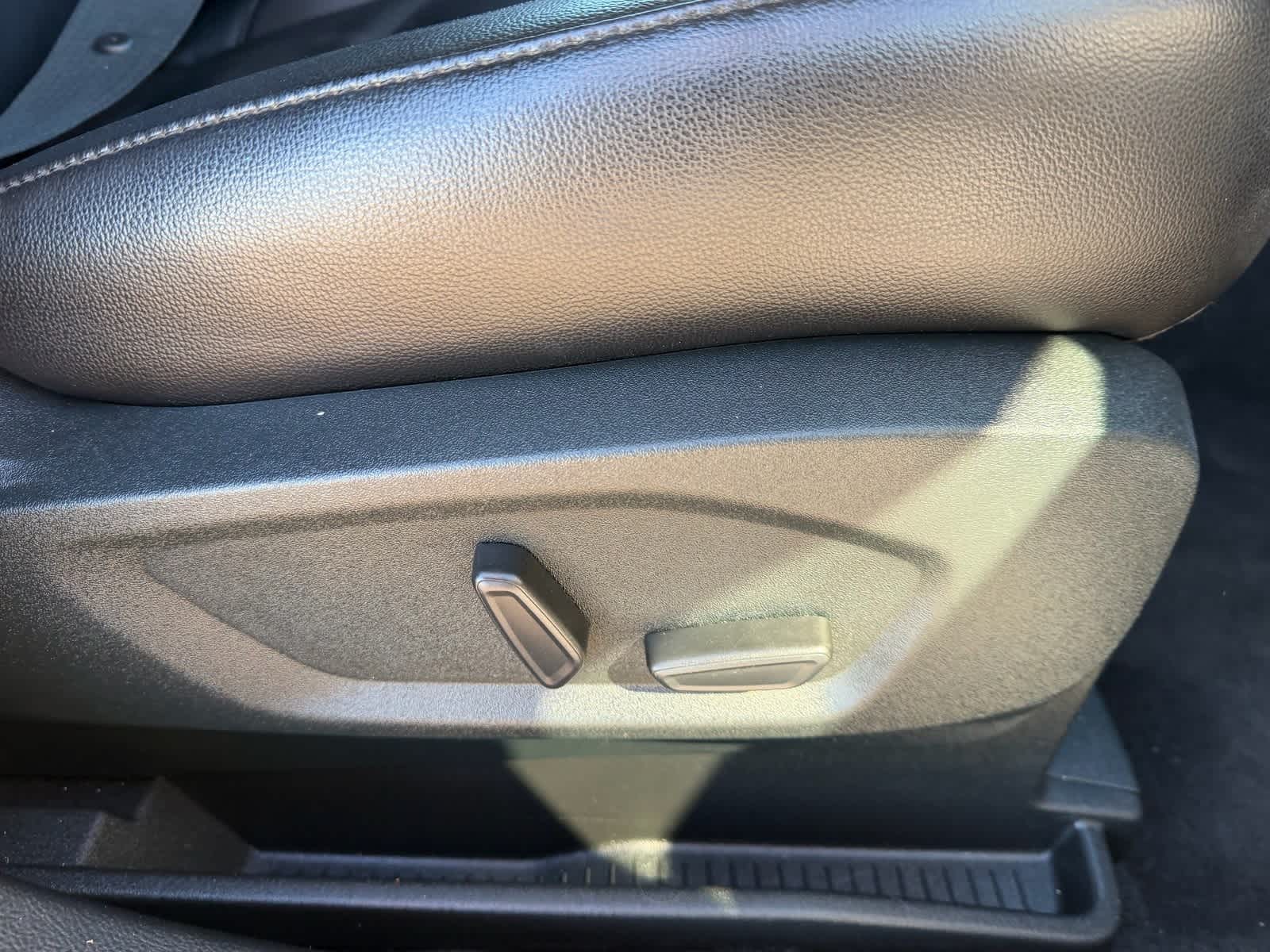 Thumbnail: 2022 Ford Edge - 14