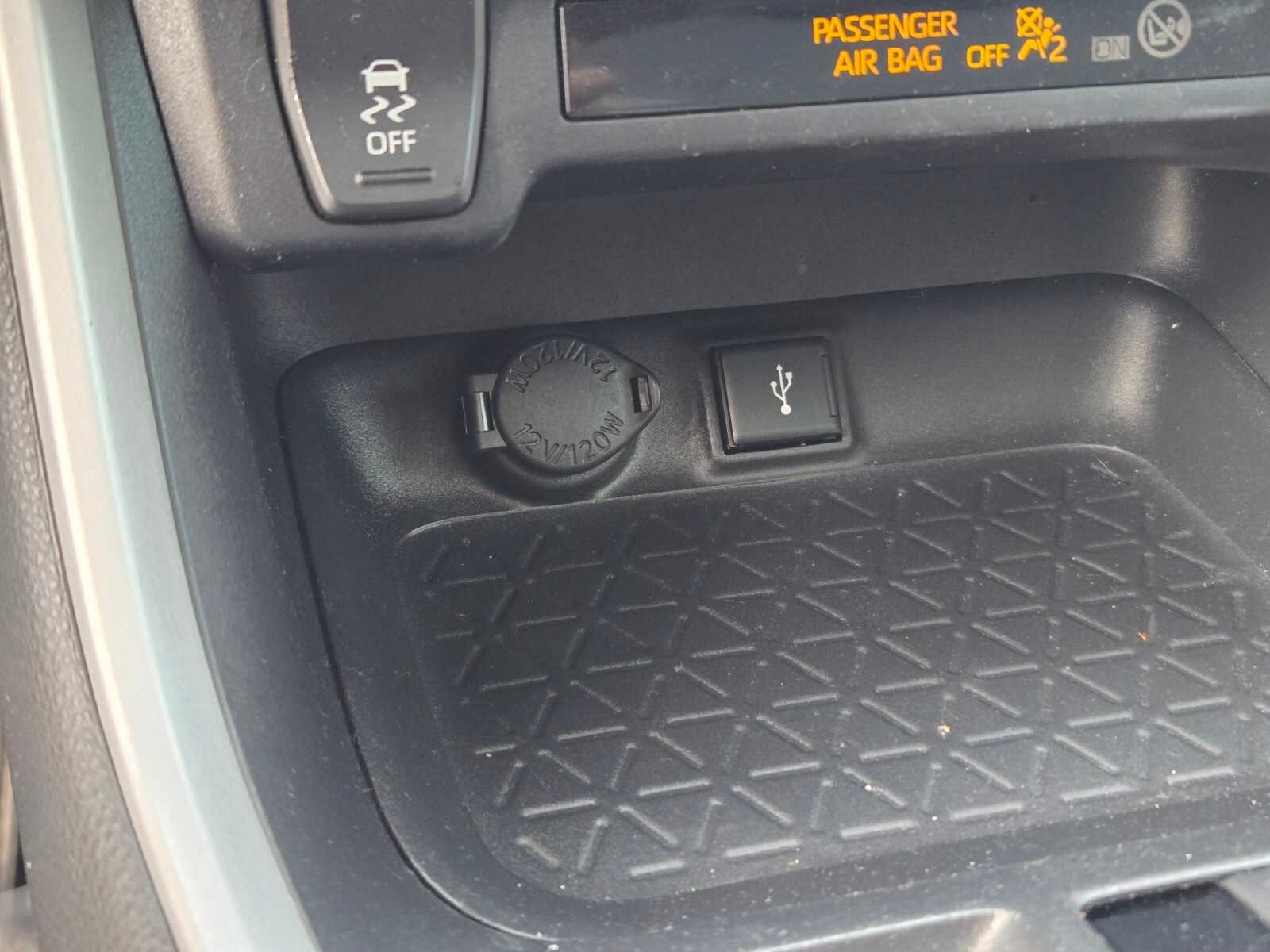 Thumbnail: 2020 Toyota RAV4 - 28