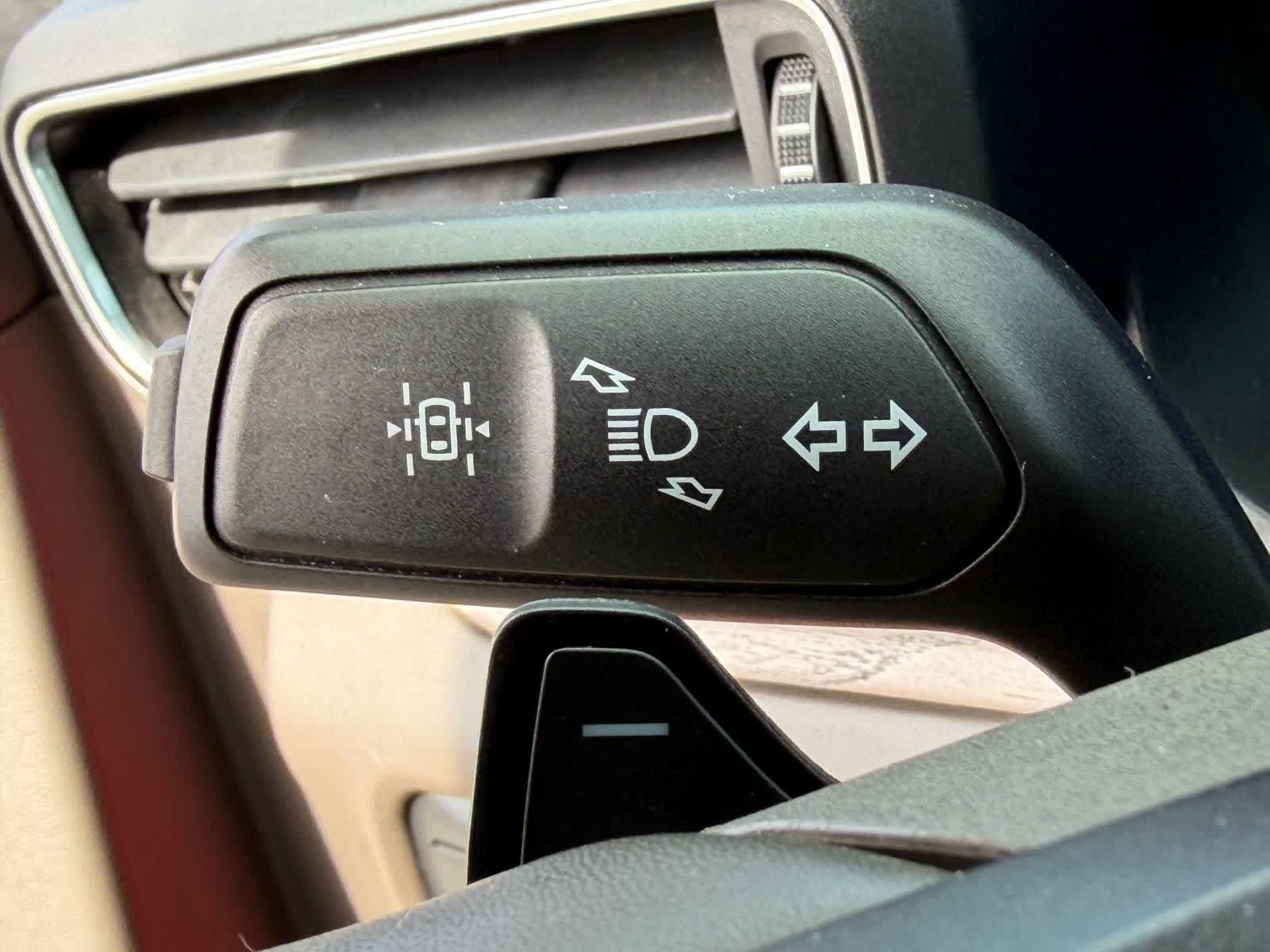 Thumbnail: 2020 Ford Explorer - 25