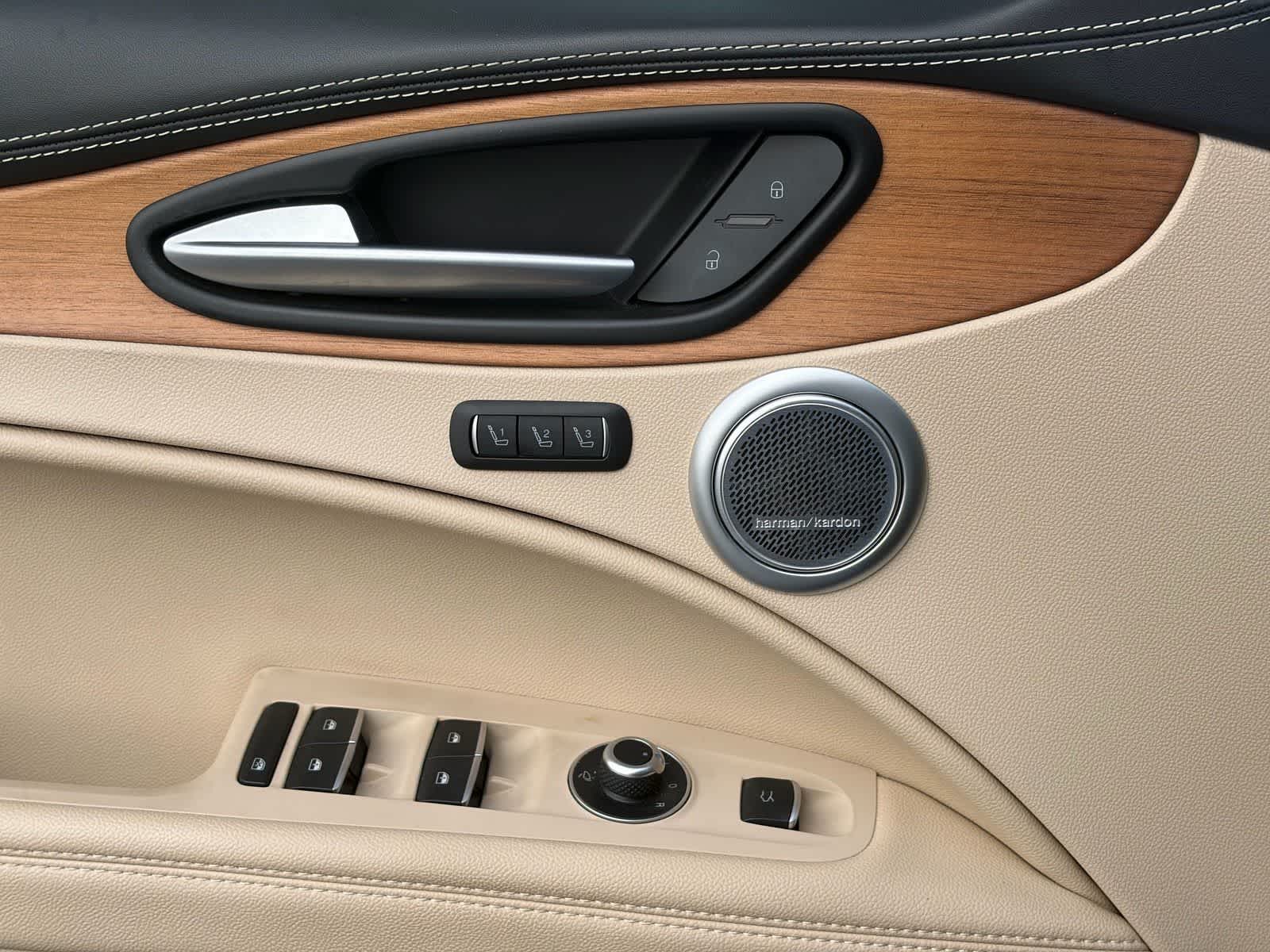 Thumbnail: 2021 Alfa Romeo Stelvio - 18