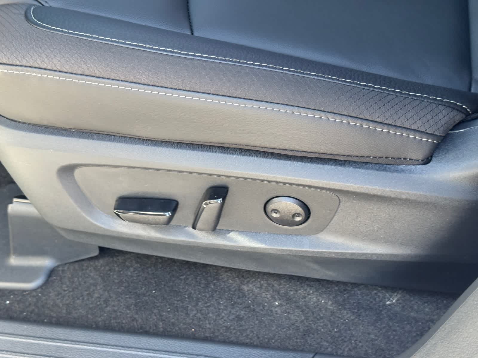 Thumbnail: 2025 Nissan Pathfinder - 12