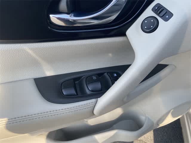 Thumbnail: 2020 Nissan Rogue Sport - 25