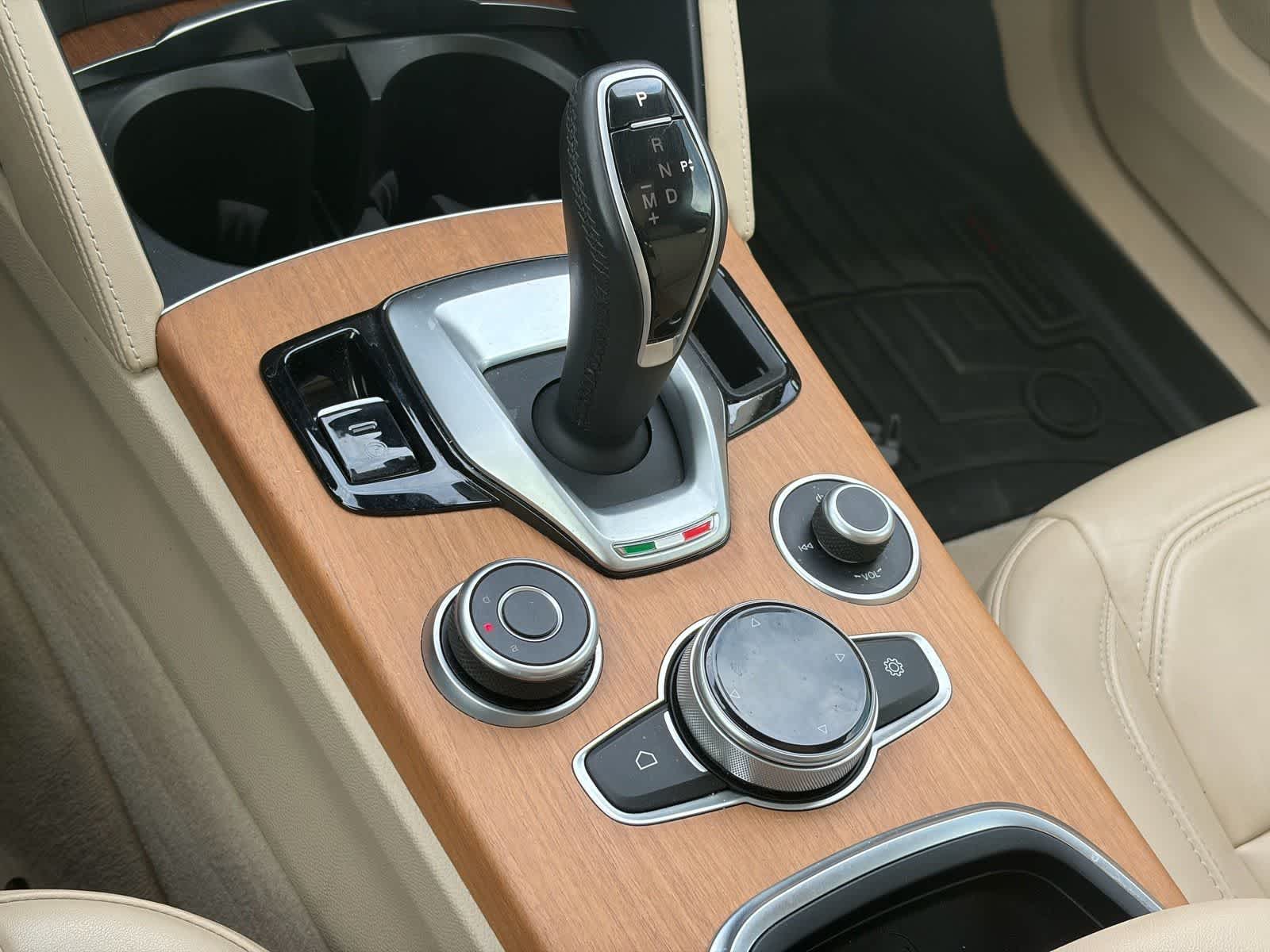 Thumbnail: 2021 Alfa Romeo Stelvio - 27