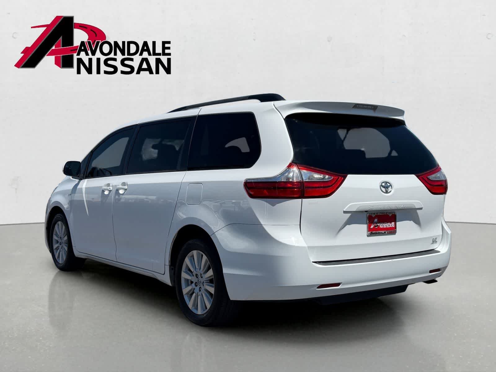Thumbnail: 2017 Toyota Sienna - 4