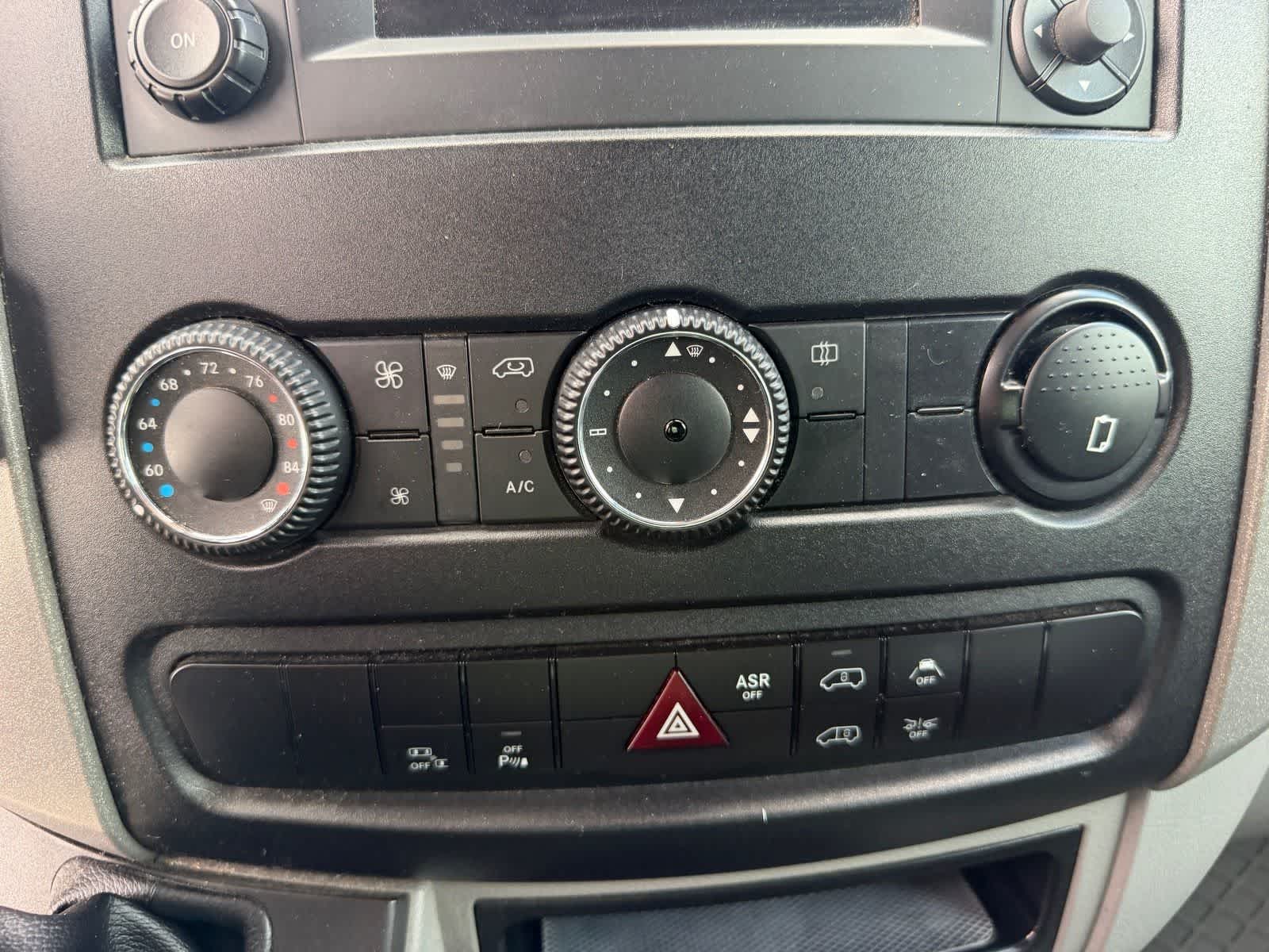 Thumbnail: 2015 Mercedes-Benz Sprinter - 12