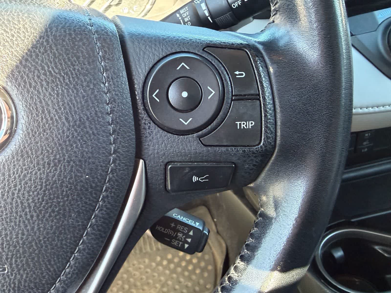 Thumbnail: 2018 Toyota RAV4 - 15