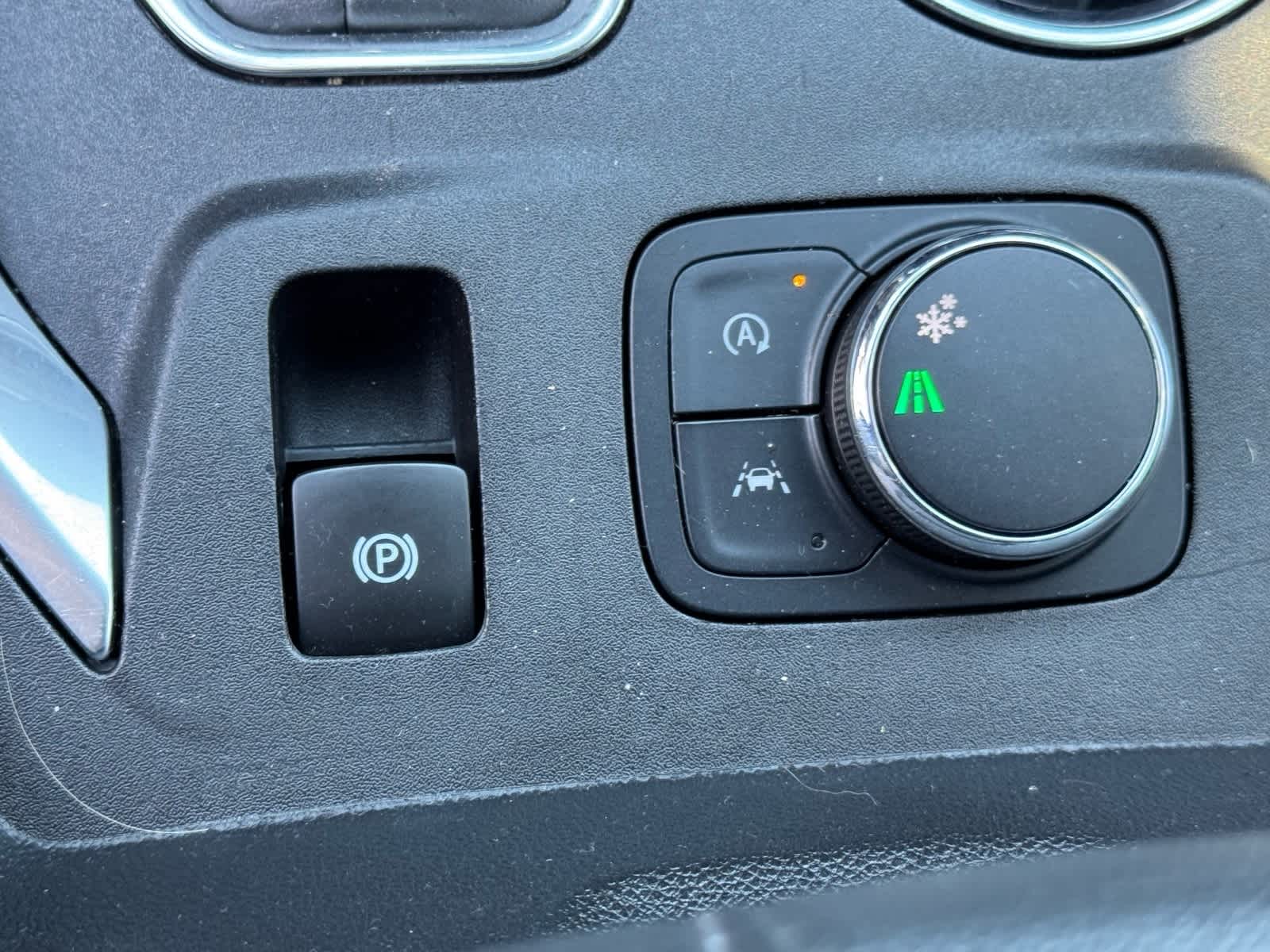 Thumbnail: 2023 Chevrolet Traverse - 26