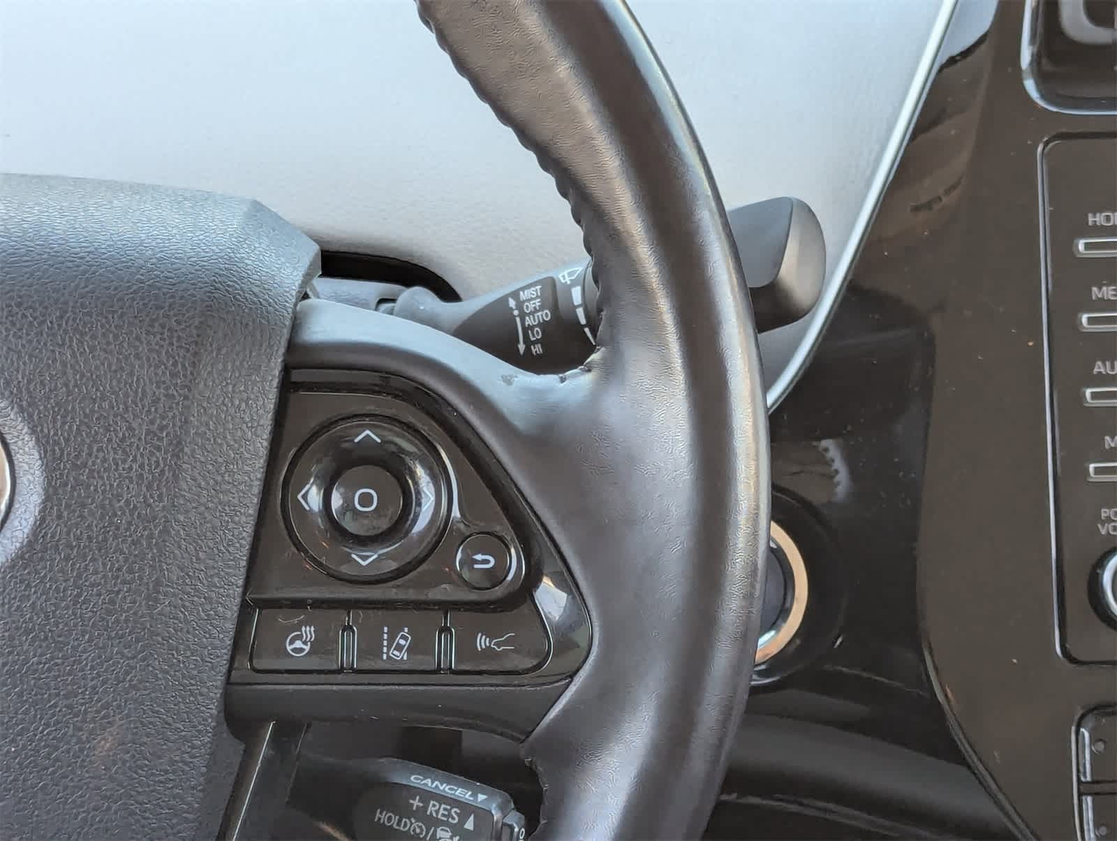 Thumbnail: 2022 Toyota Prius - 22