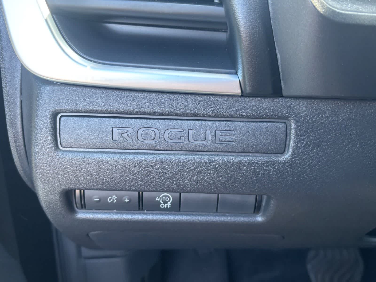 Thumbnail: 2023 Nissan Rogue - 18