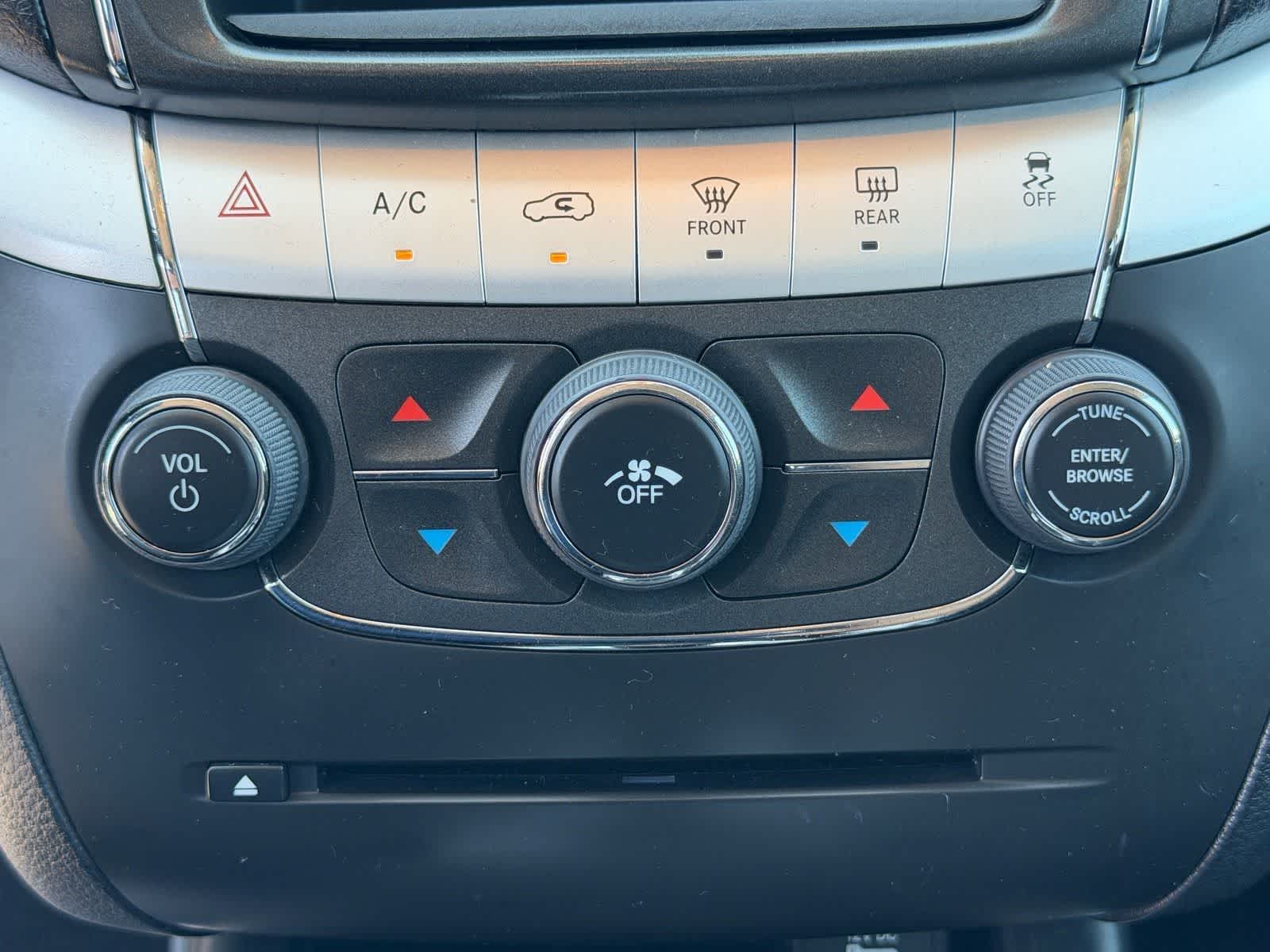 Thumbnail: 2018 Dodge Journey - 23