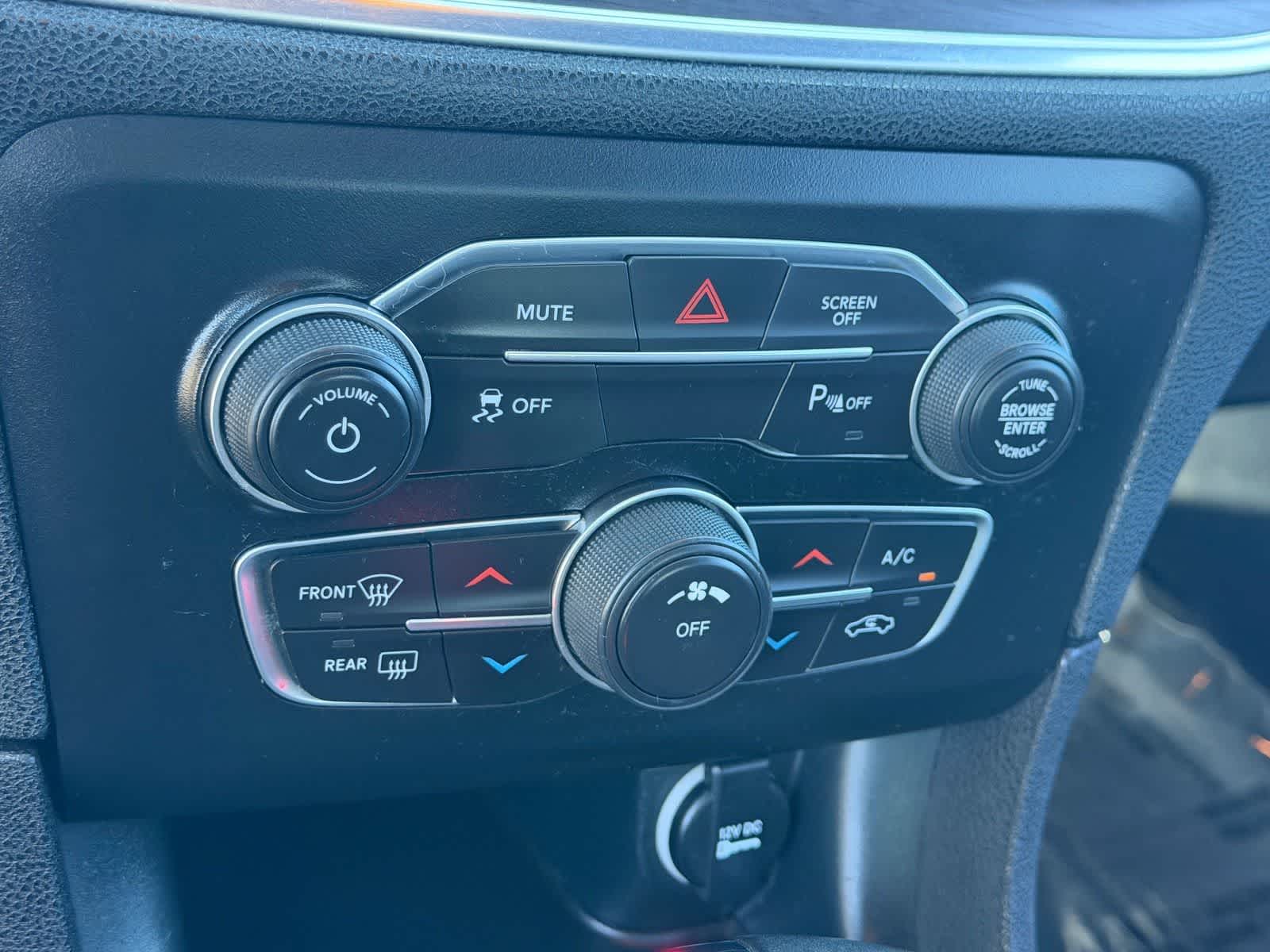 Thumbnail: 2017 Dodge Charger - 23