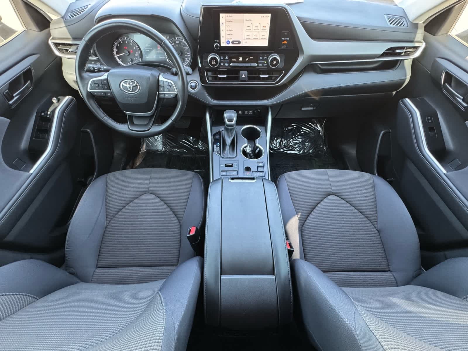 Thumbnail: 2023 Toyota Highlander - 11