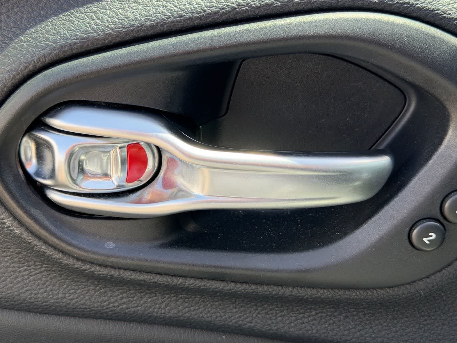 Thumbnail: 2019 Jeep Cherokee - 8