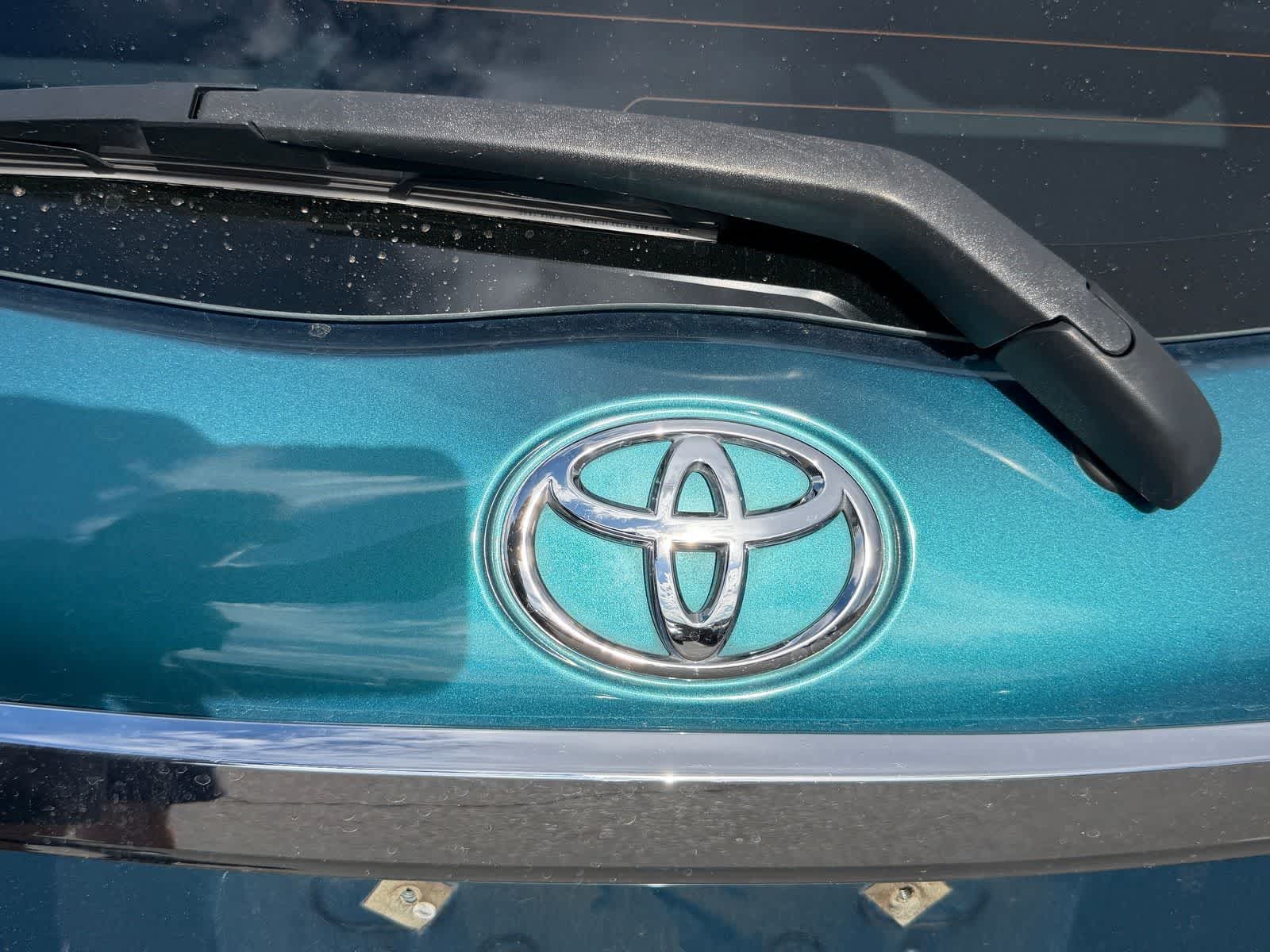 Thumbnail: 2012 Toyota Yaris - 18