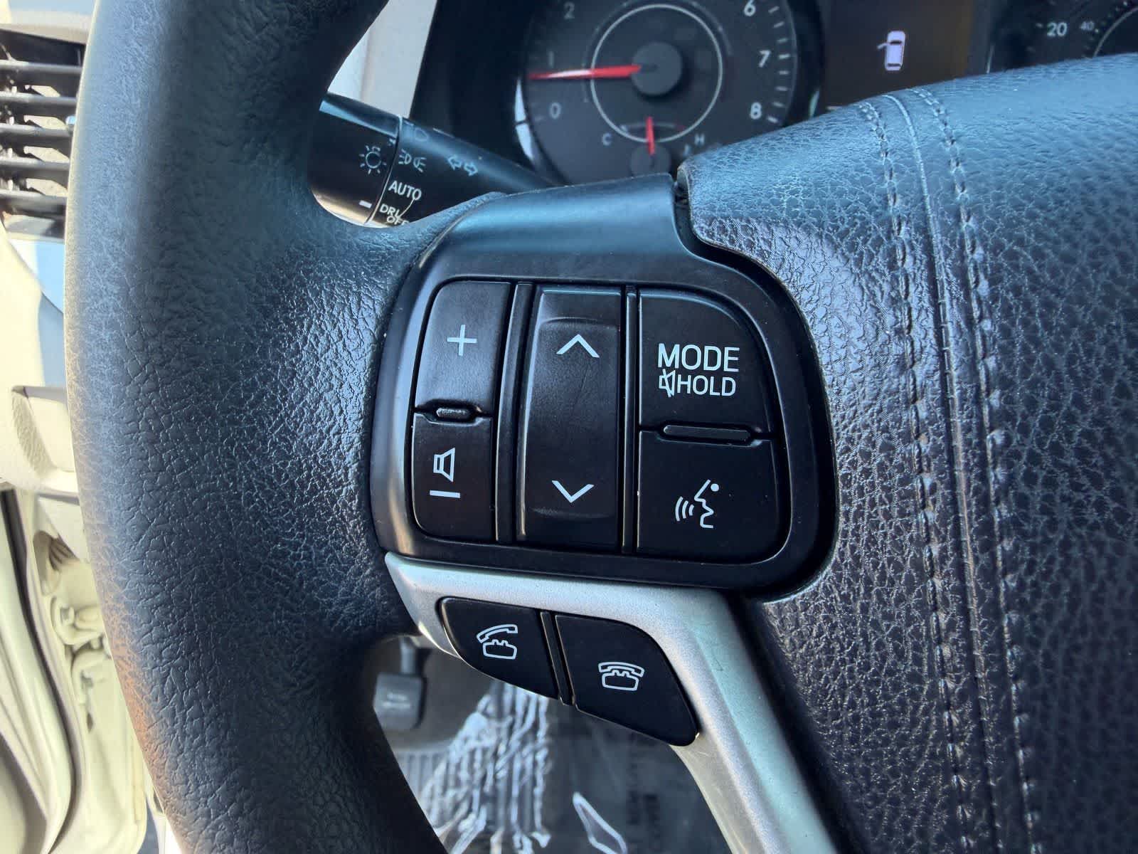 Thumbnail: 2017 Toyota Sienna - 17