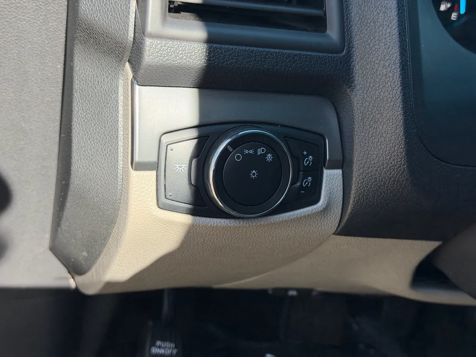 Thumbnail: 2015 Ford Explorer - 17