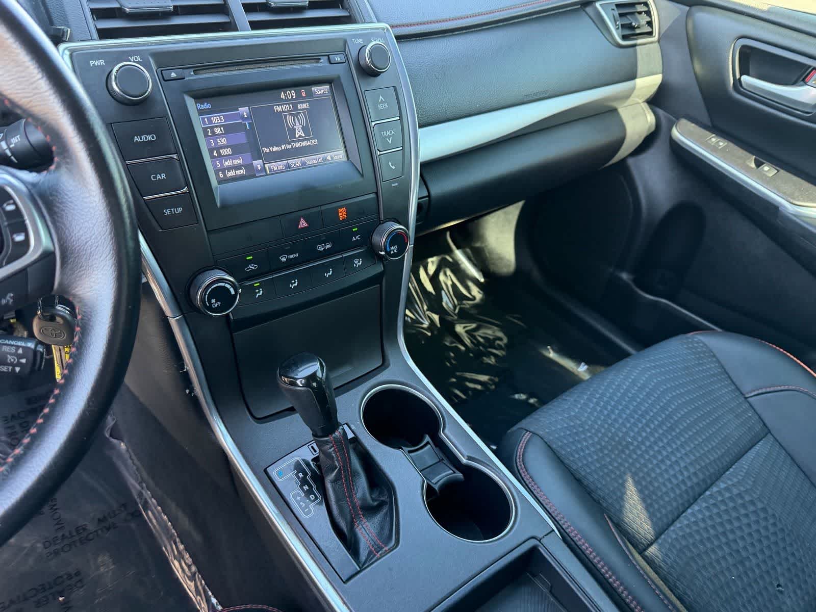 Thumbnail: 2015 Toyota Camry - 23