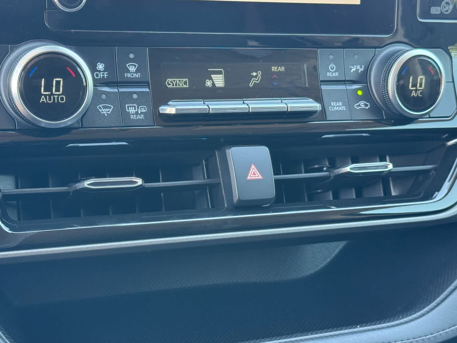 Thumbnail: 2023 Toyota Highlander - 25