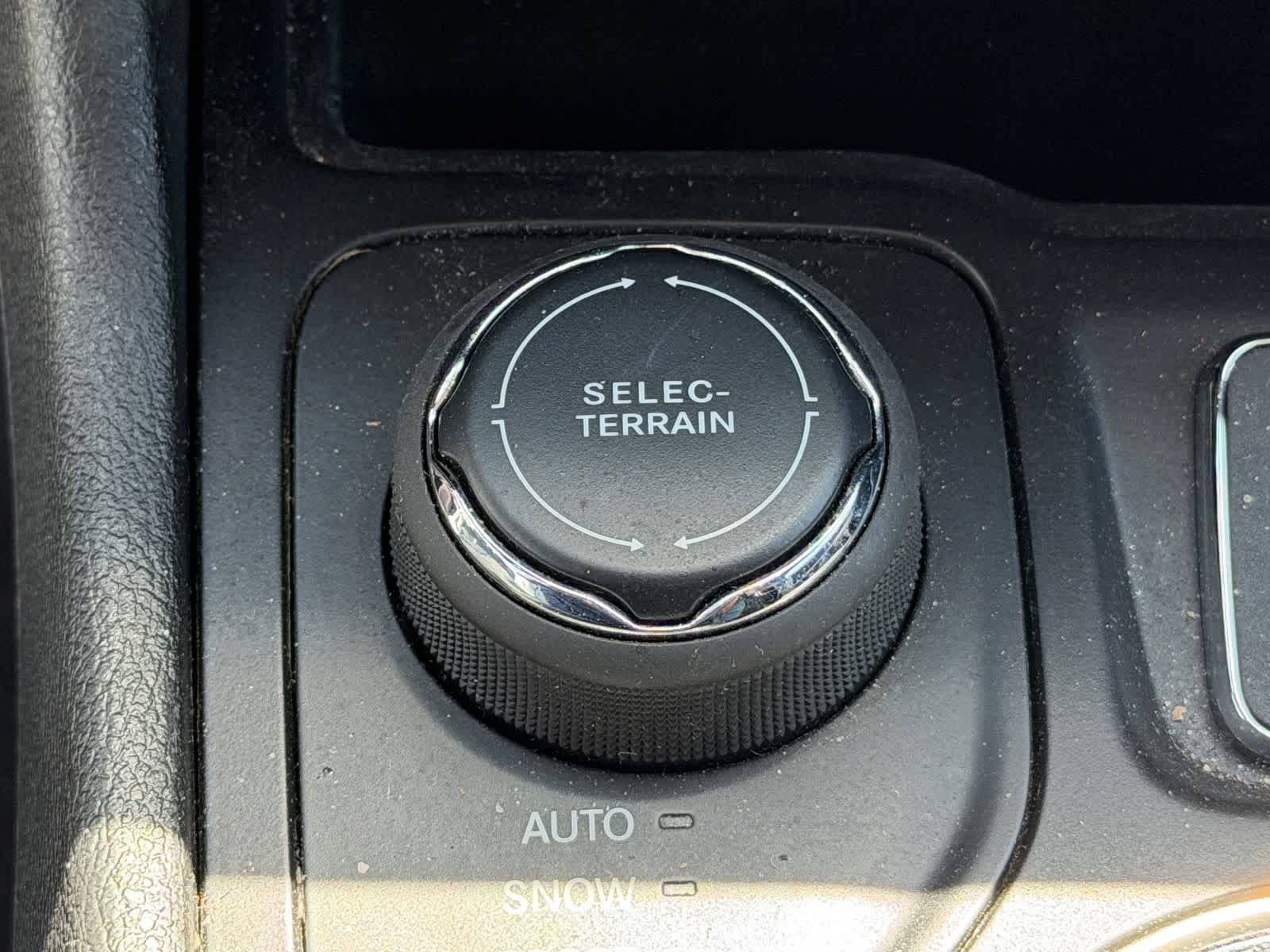 Thumbnail: 2019 Jeep Cherokee - 22
