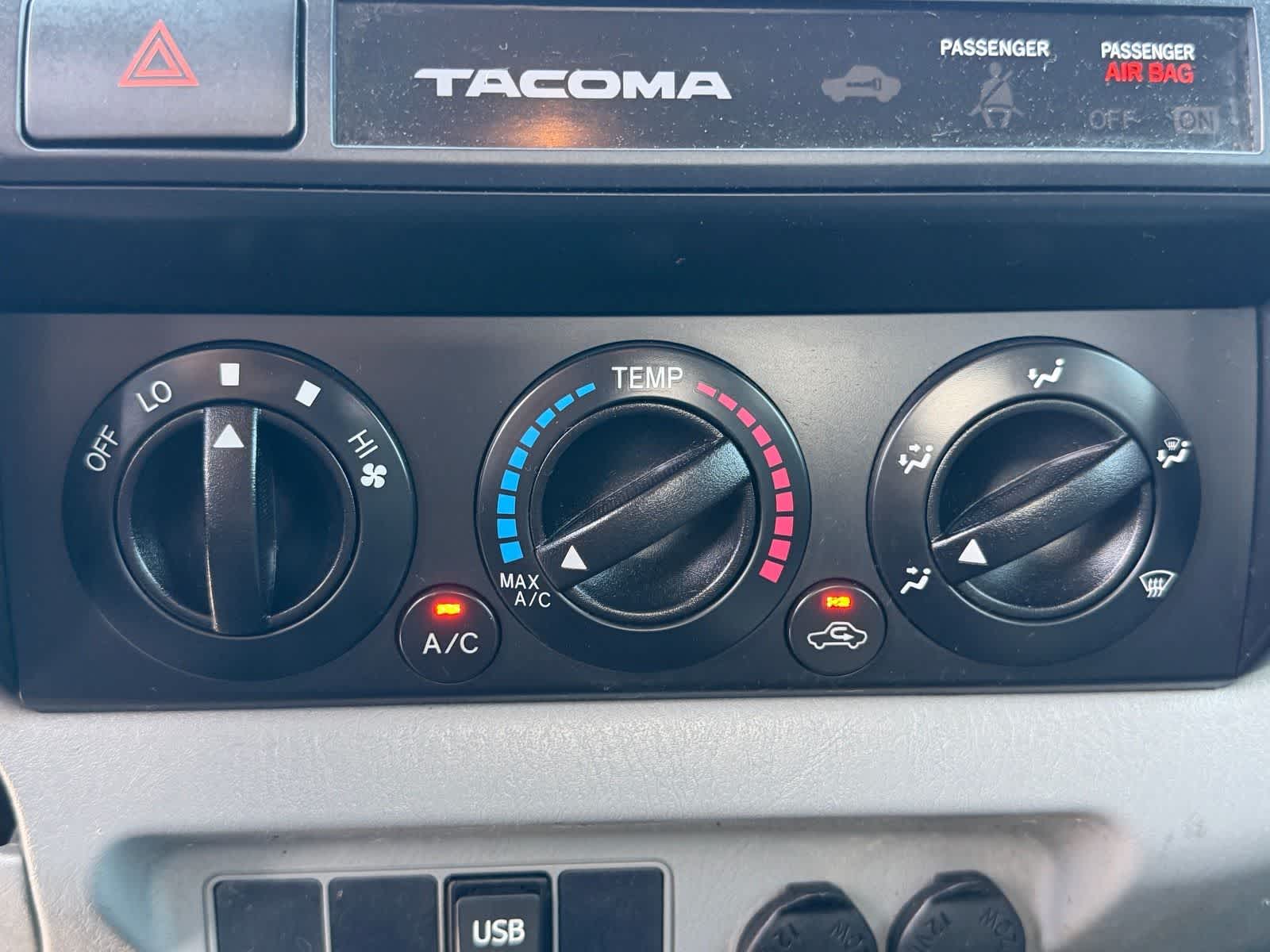 Thumbnail: 2015 Toyota Tacoma - 21