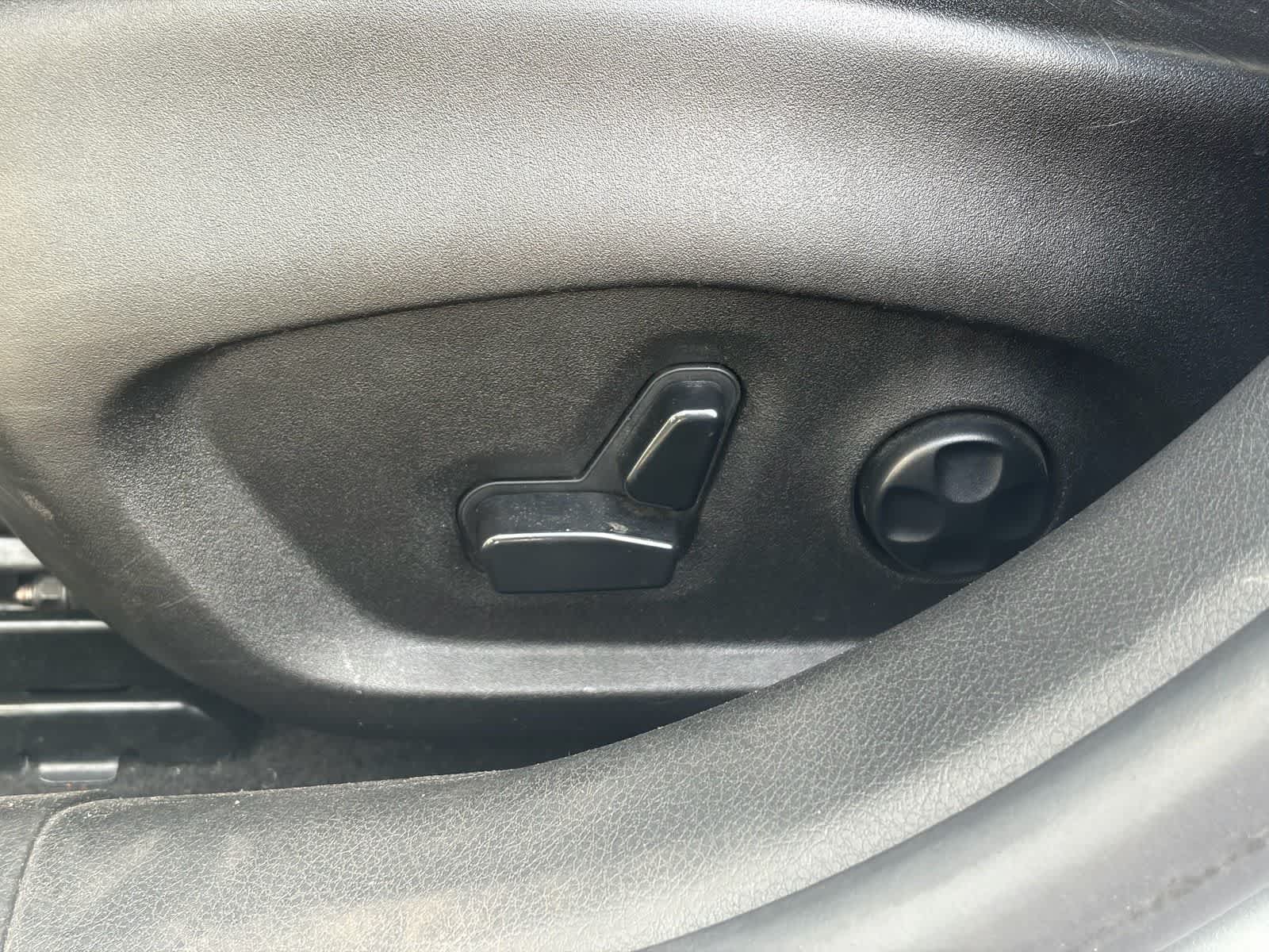 Thumbnail: 2019 Jeep Renegade - 14