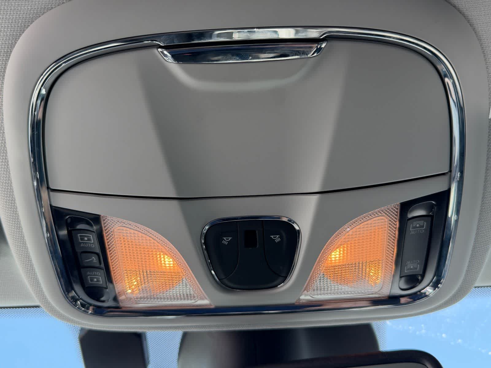 Thumbnail: 2019 Jeep Cherokee - 24