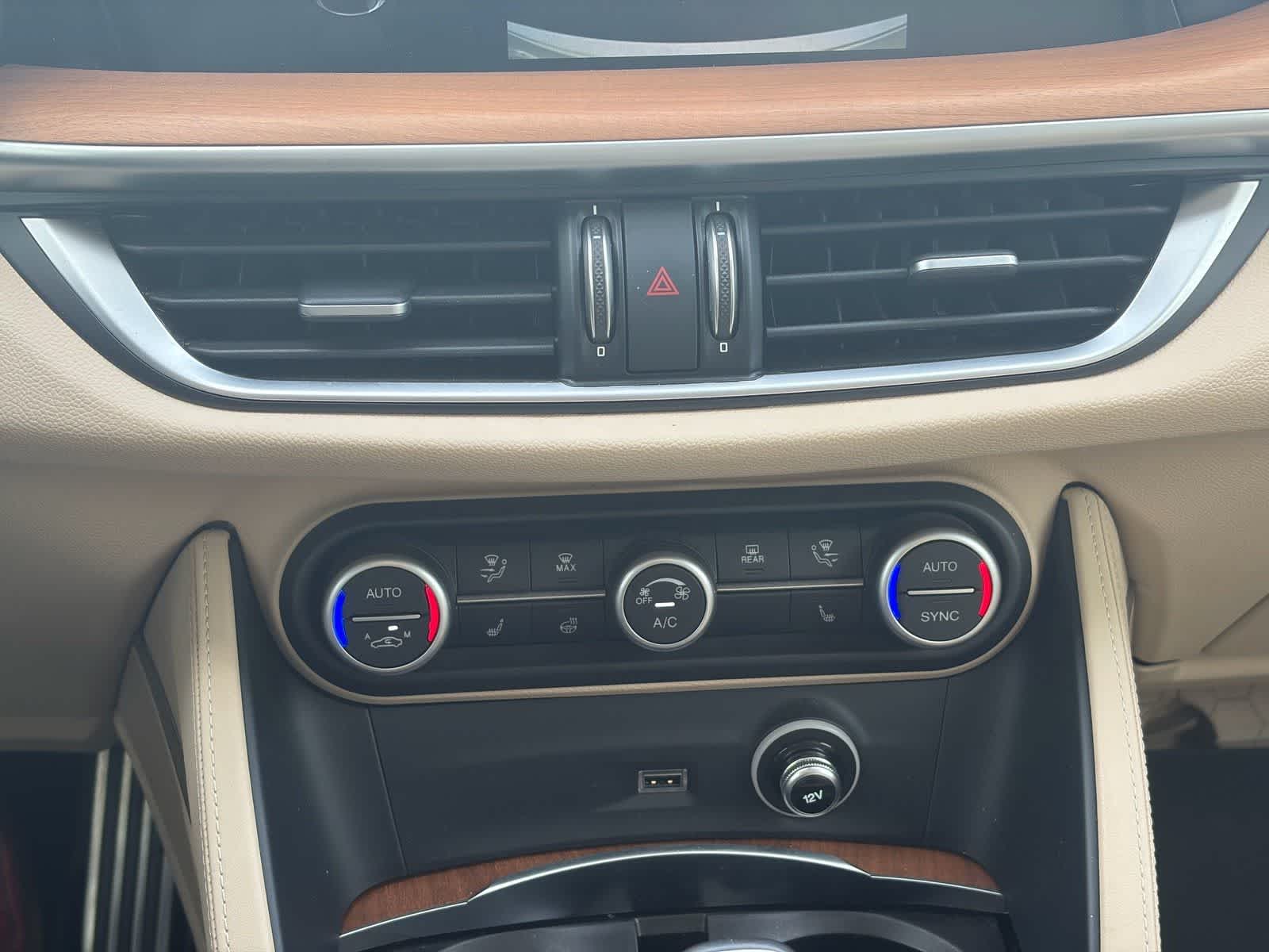 Thumbnail: 2021 Alfa Romeo Stelvio - 26