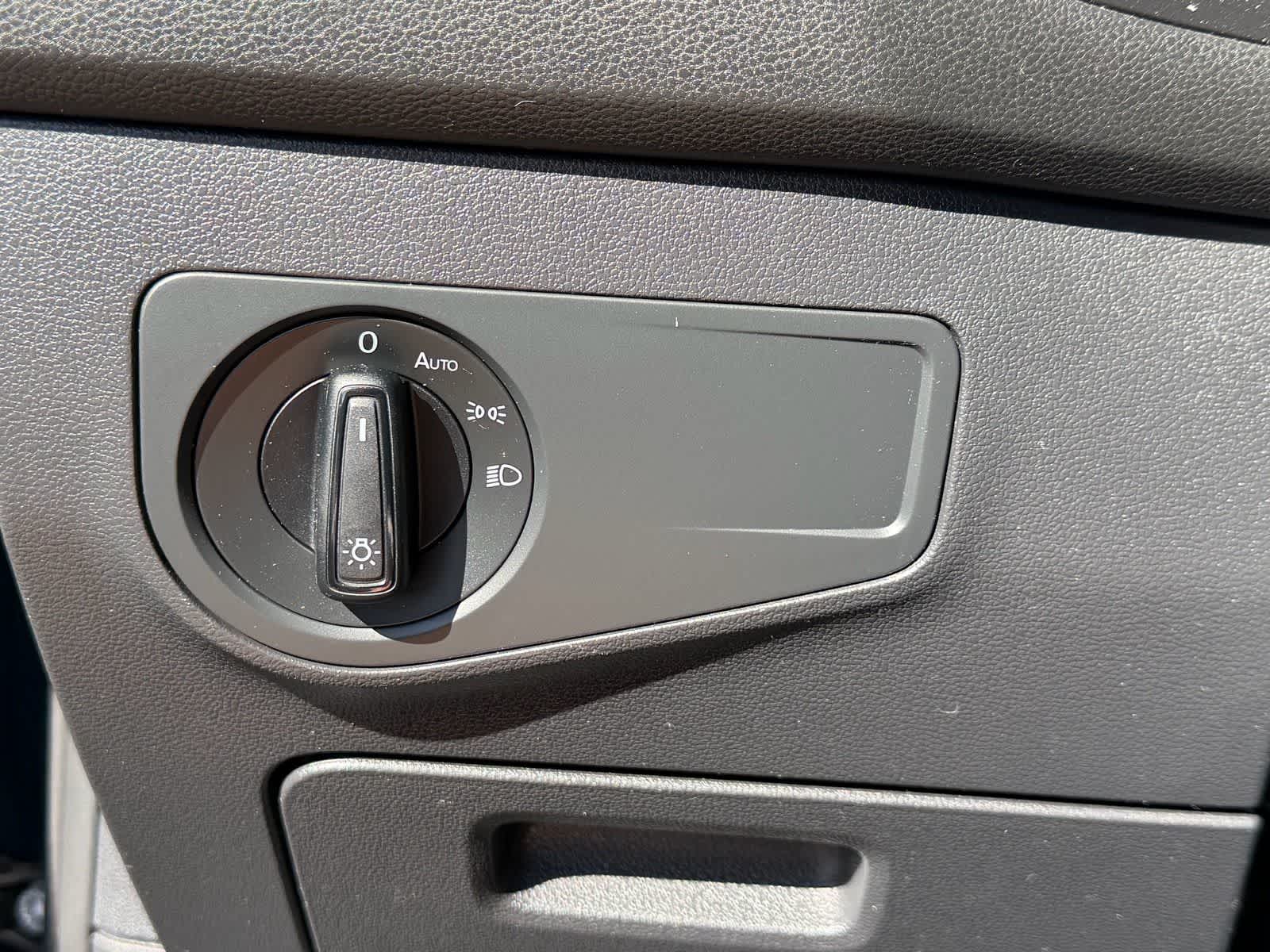 Thumbnail: 2018 Volkswagen Tiguan - 15