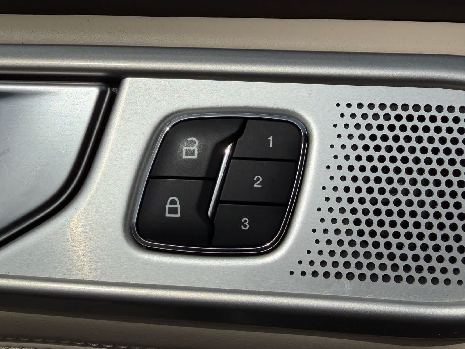 Thumbnail: 2020 Ford Explorer - 14