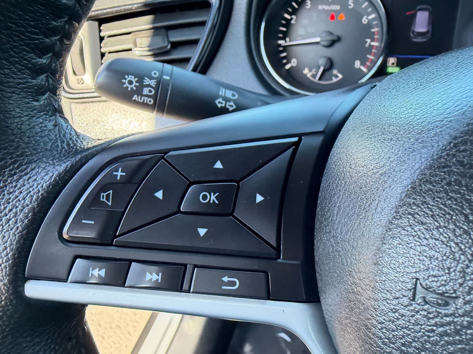 Thumbnail: 2019 Nissan Rogue - 16