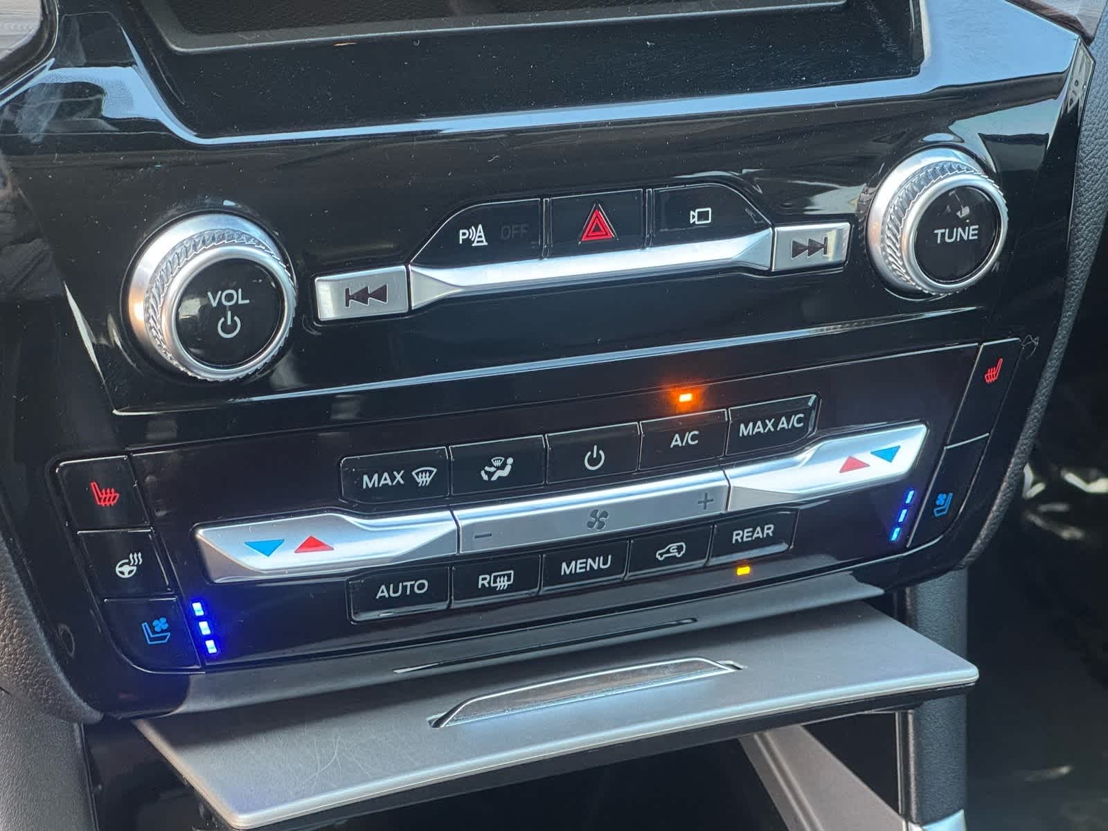 Thumbnail: 2022 Ford Explorer - 26