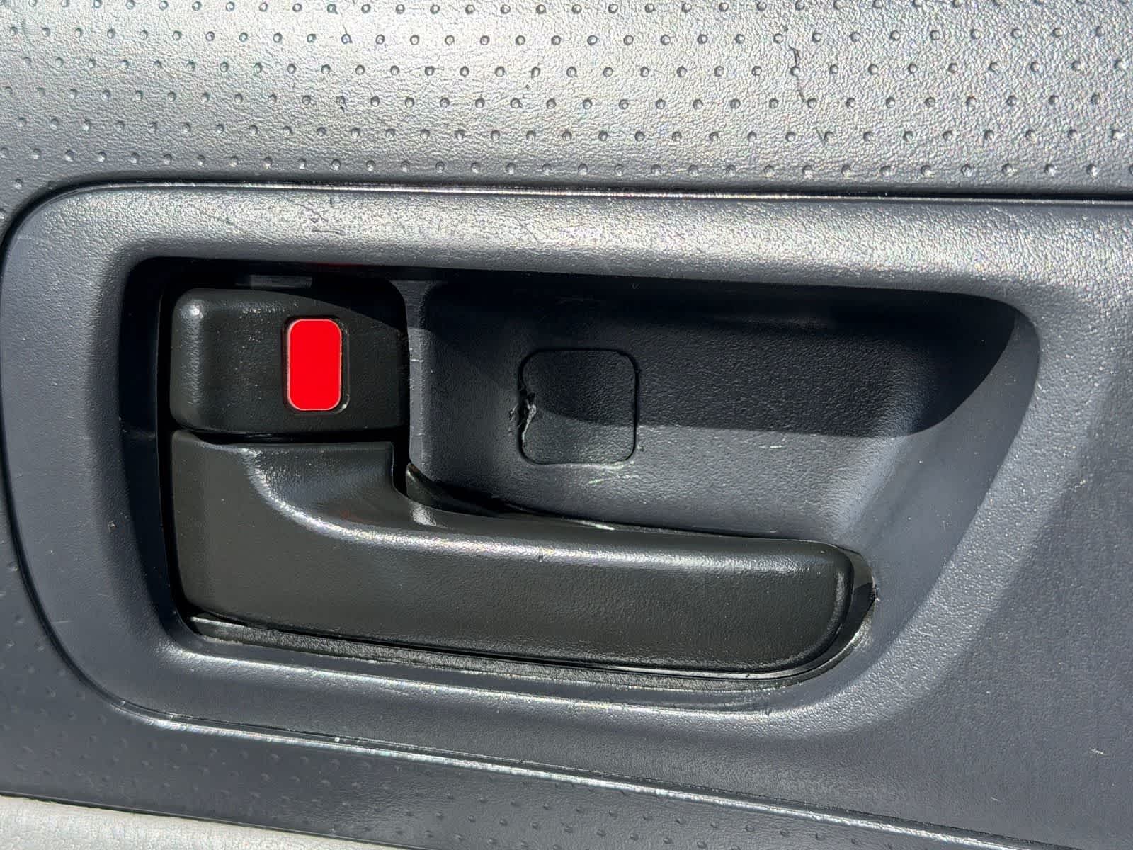 Thumbnail: 2015 Toyota Tacoma - 14