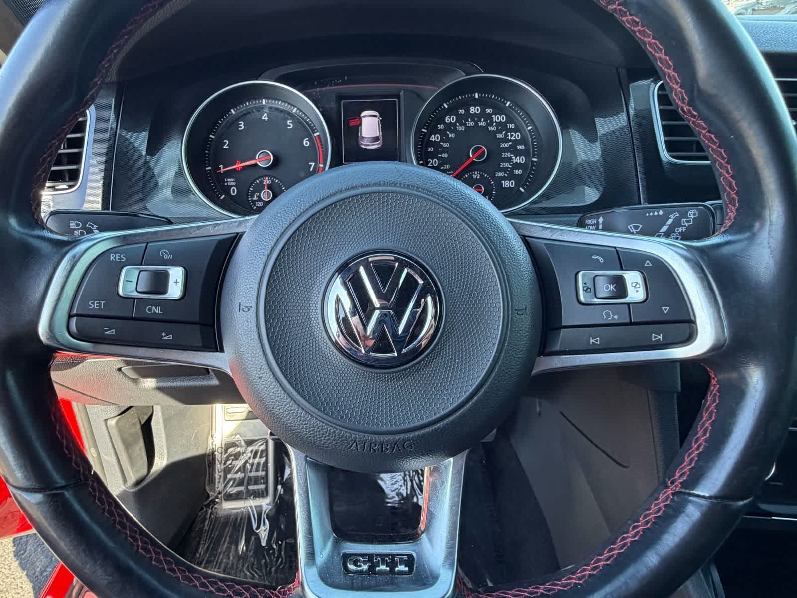 Thumbnail: 2017 Volkswagen Golf - 32