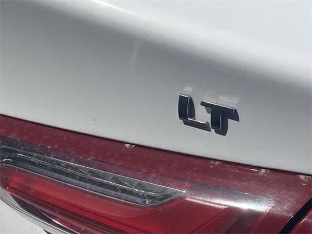 Thumbnail: 2022 Chevrolet Malibu - 6