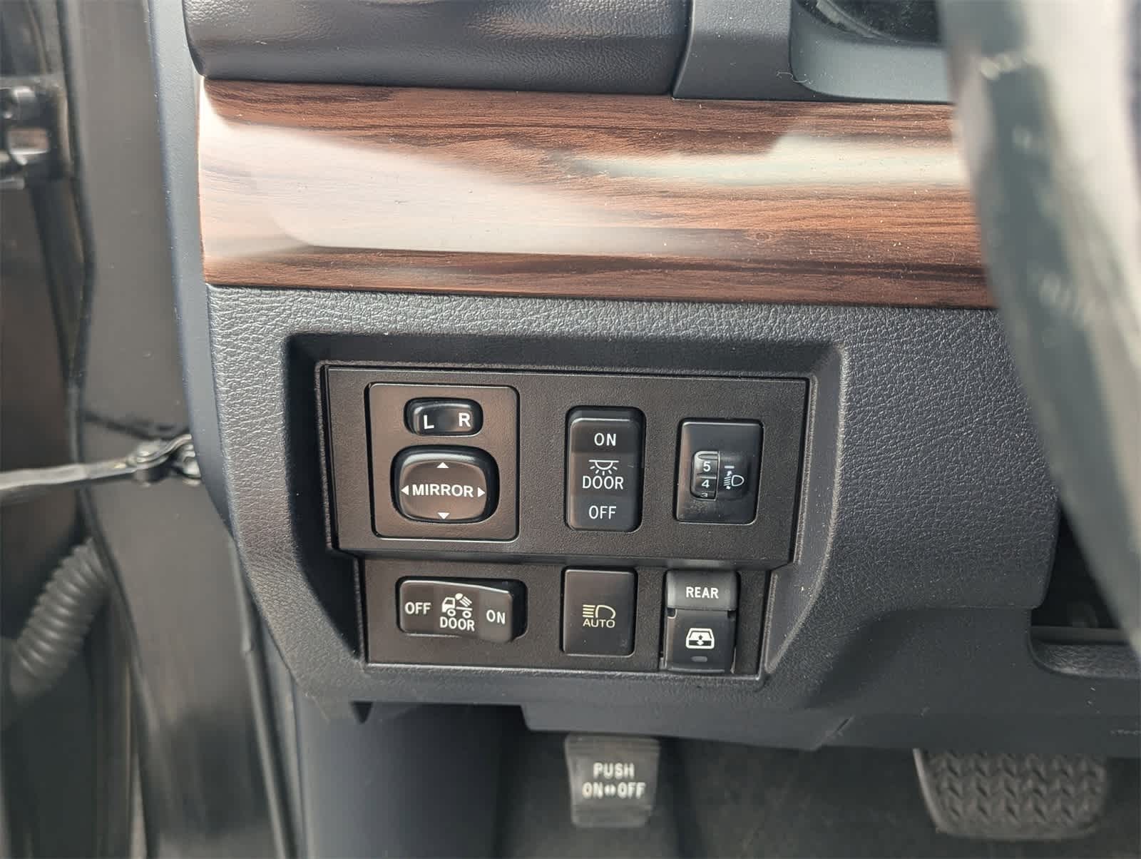 Thumbnail: 2019 Toyota Tundra - 32