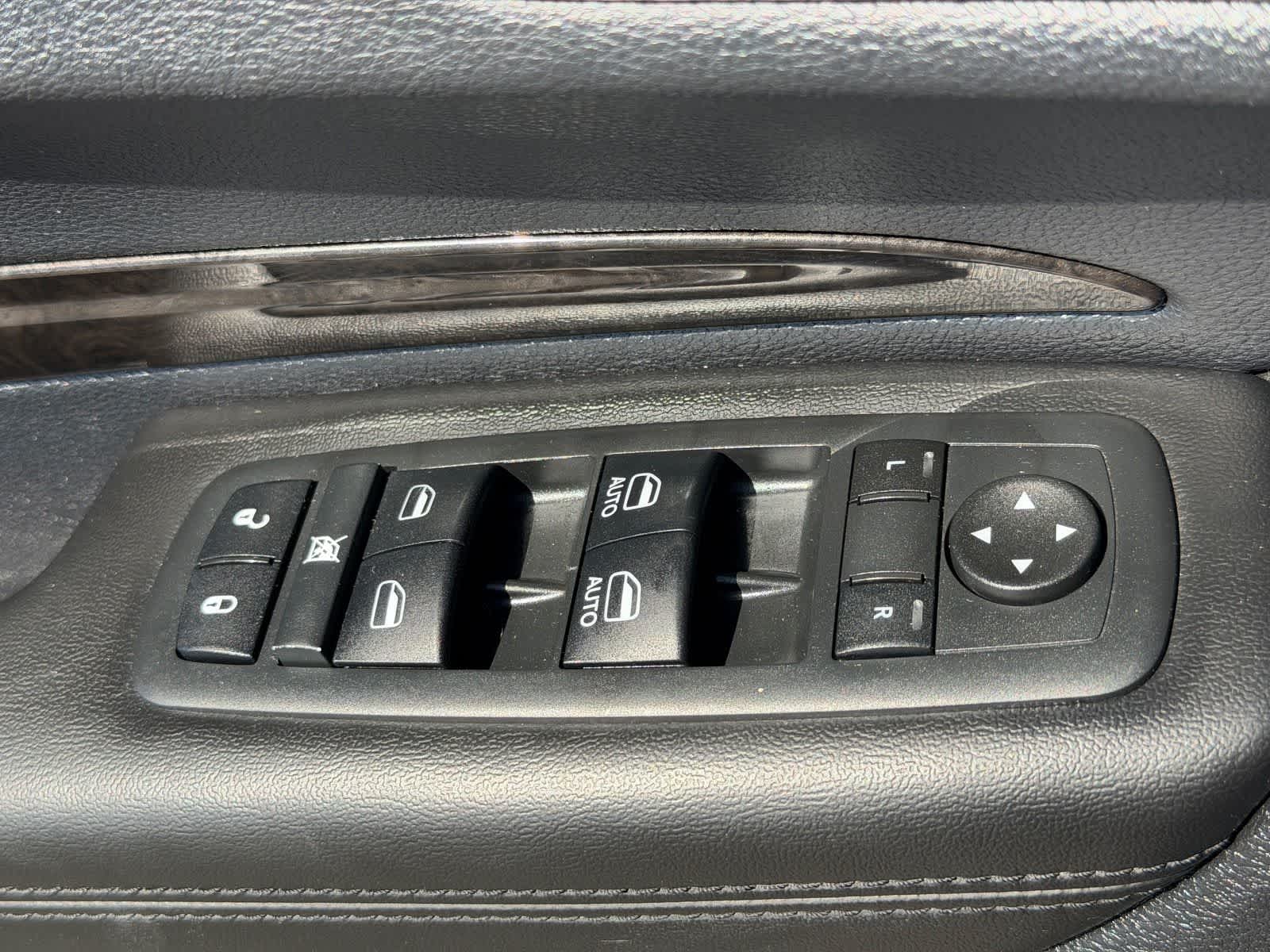 Thumbnail: 2016 Dodge Durango - 14