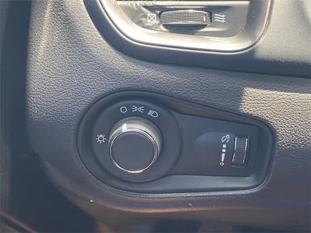 Thumbnail: 2023 Jeep Renegade - 19