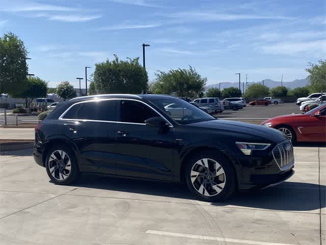 Thumbnail: 2022 Audi e-tron - 8