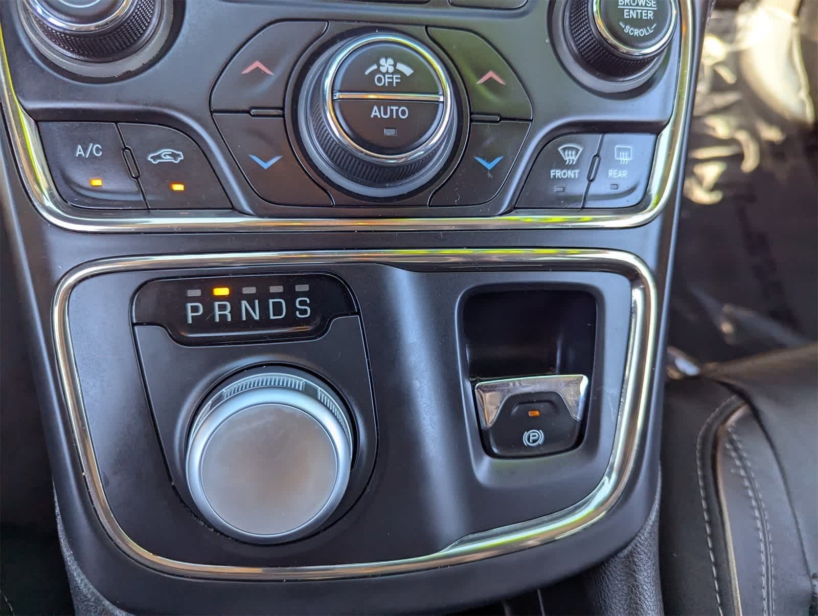 Thumbnail: 2015 Chrysler 200 - 28