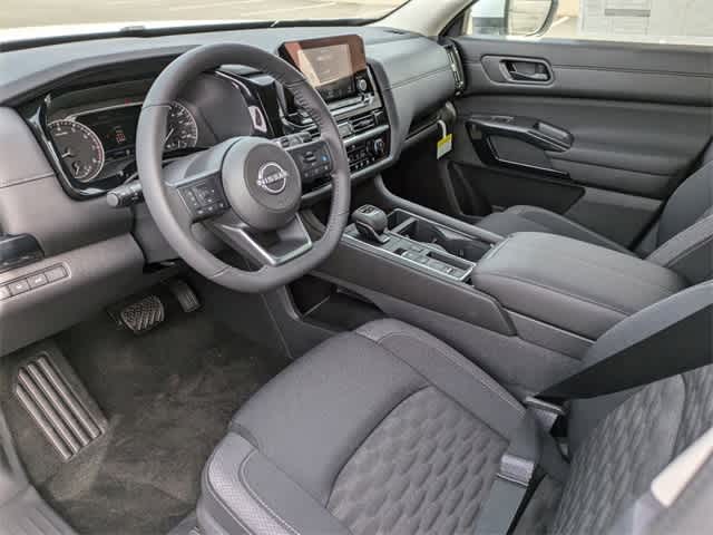 2025 Nissan Pathfinder SV 2