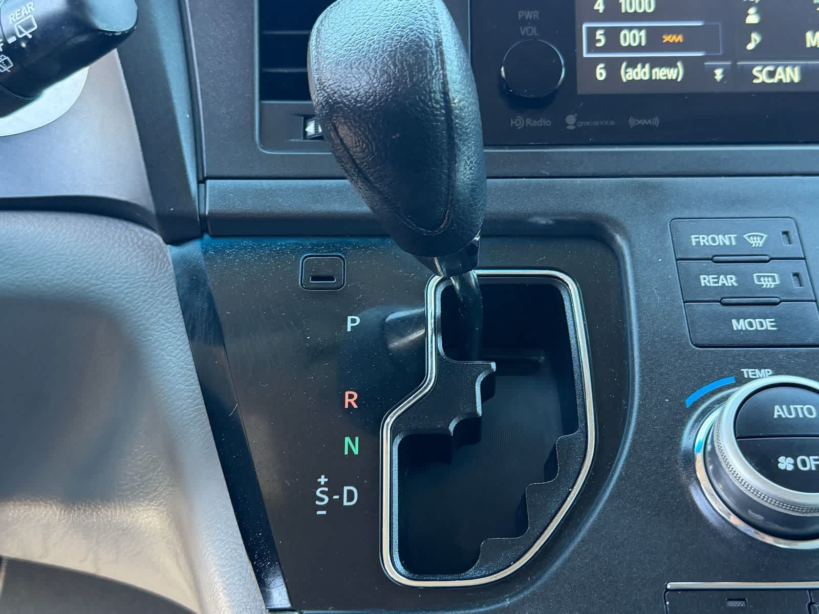 Thumbnail: 2017 Toyota Sienna - 24