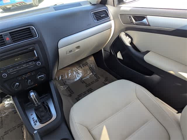 Thumbnail: 2012 Volkswagen Jetta - 17