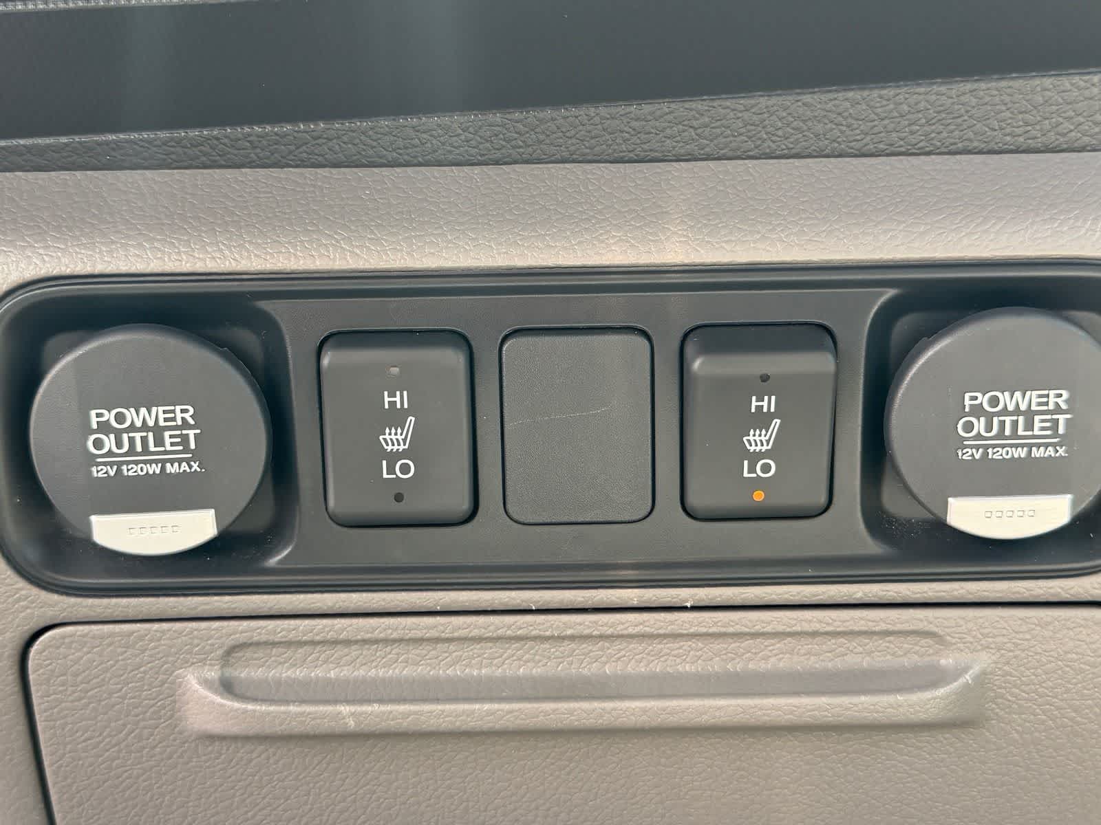 Thumbnail: 2011 Honda Ridgeline - 25