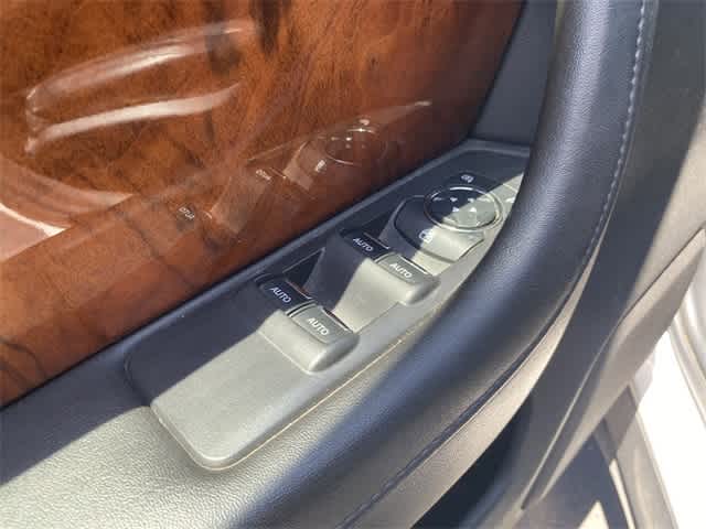 Thumbnail: 2015 Lincoln MKS - 14